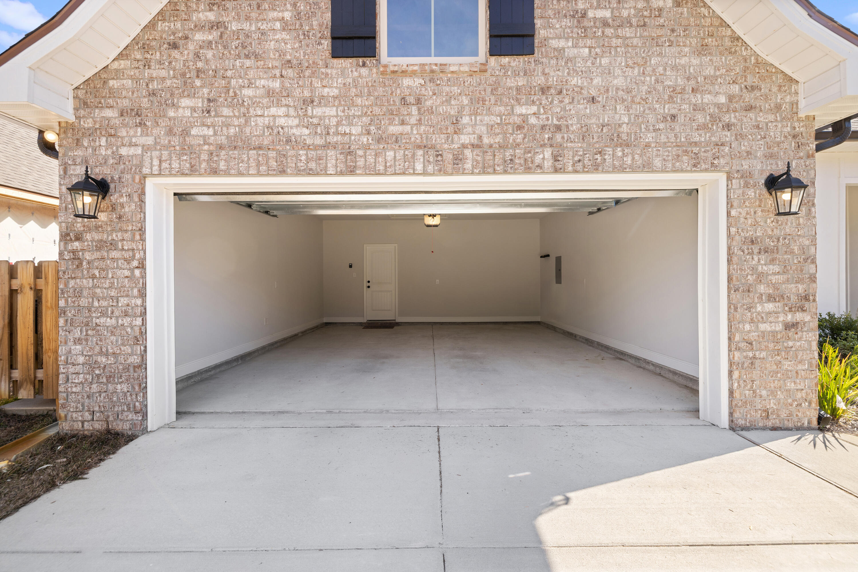 HAMMOCK BAY - BIRD SONG - Residential