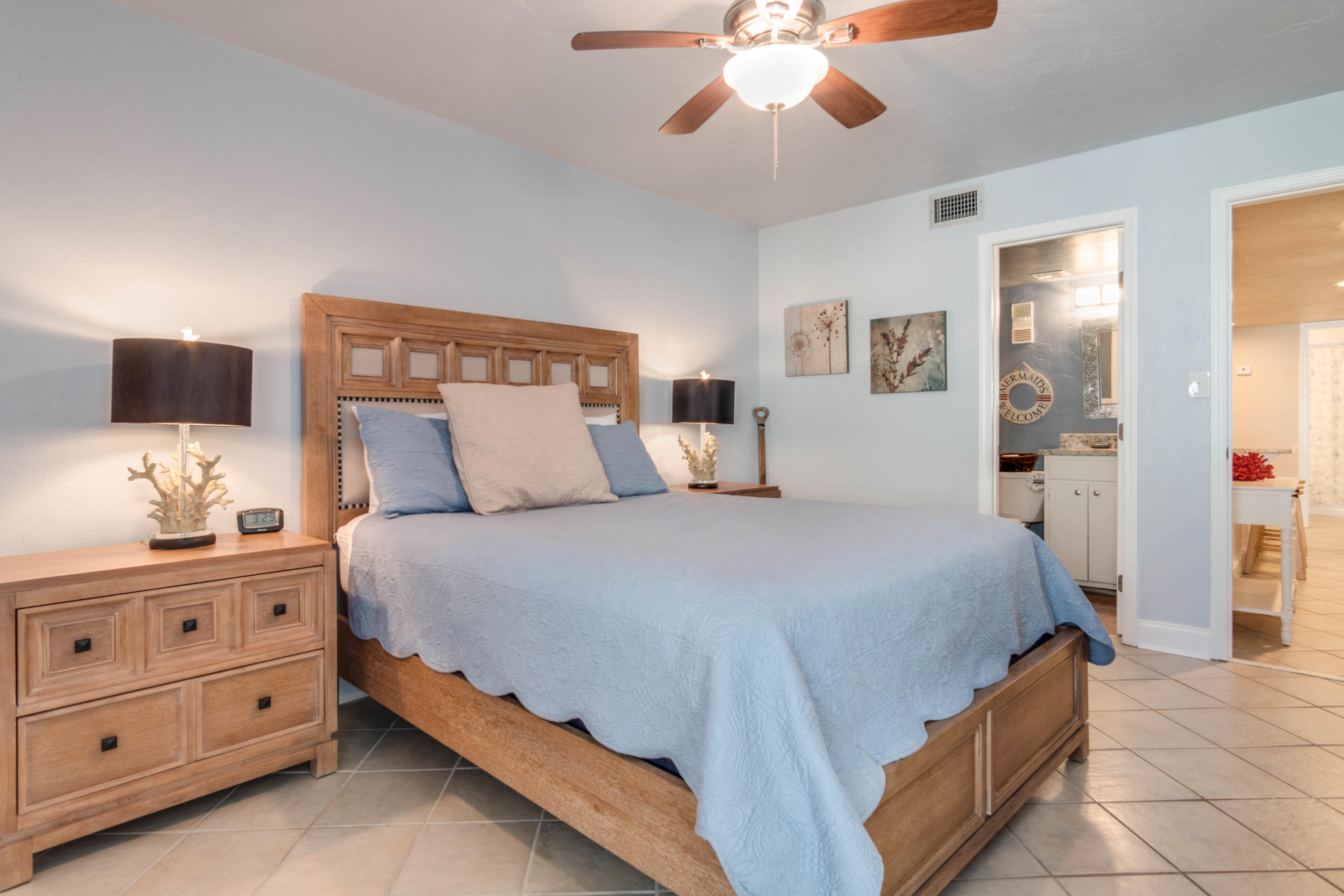 HOLIDAY SURF & RACQUET CLUB - Residential