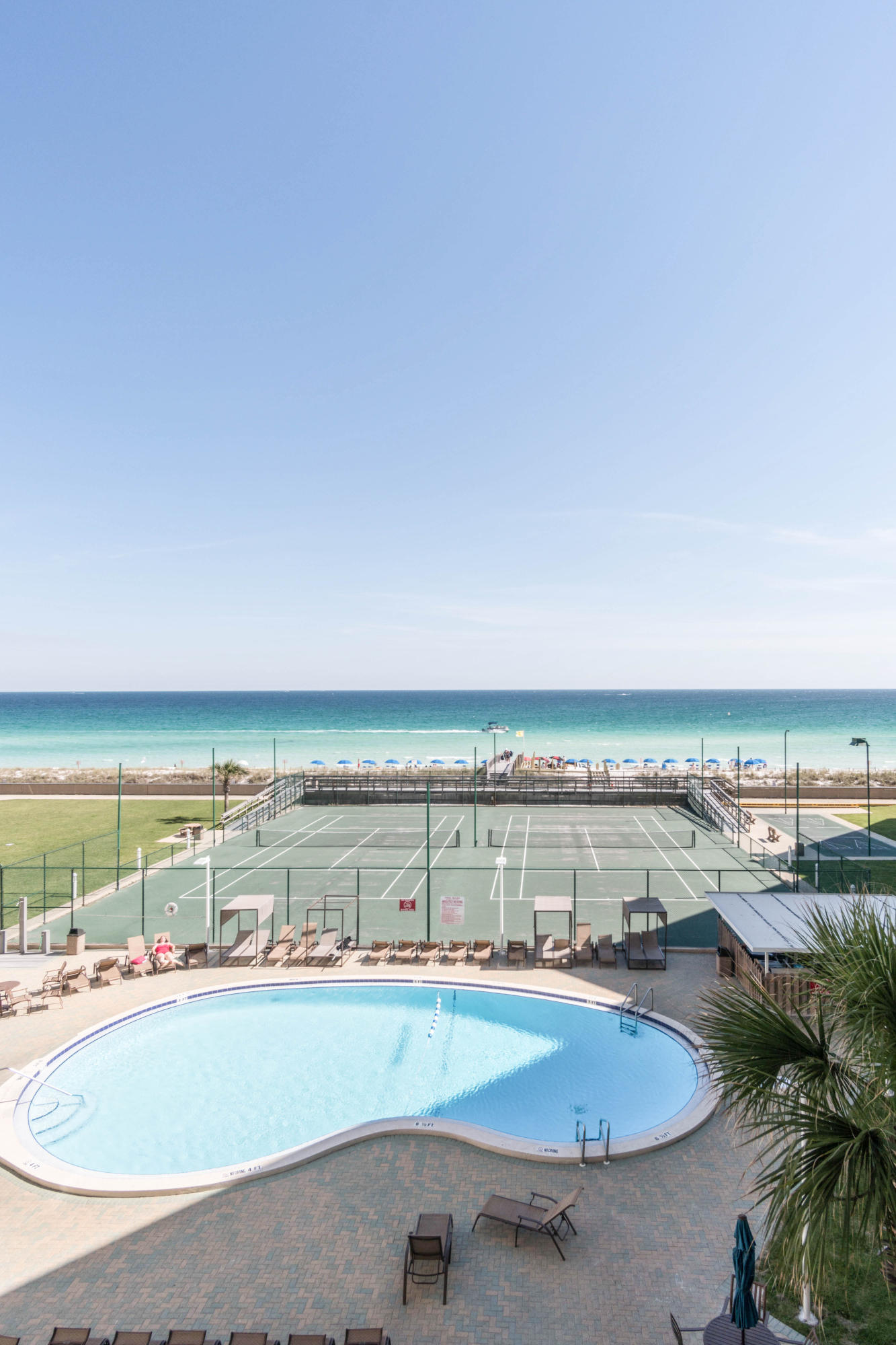 HOLIDAY SURF & RACQUET CLUB - Residential