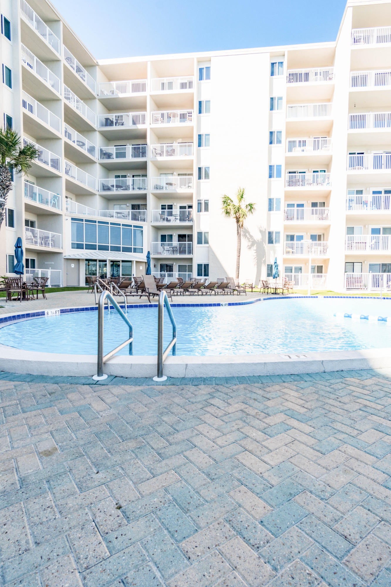 HOLIDAY SURF & RACQUET CLUB - Residential