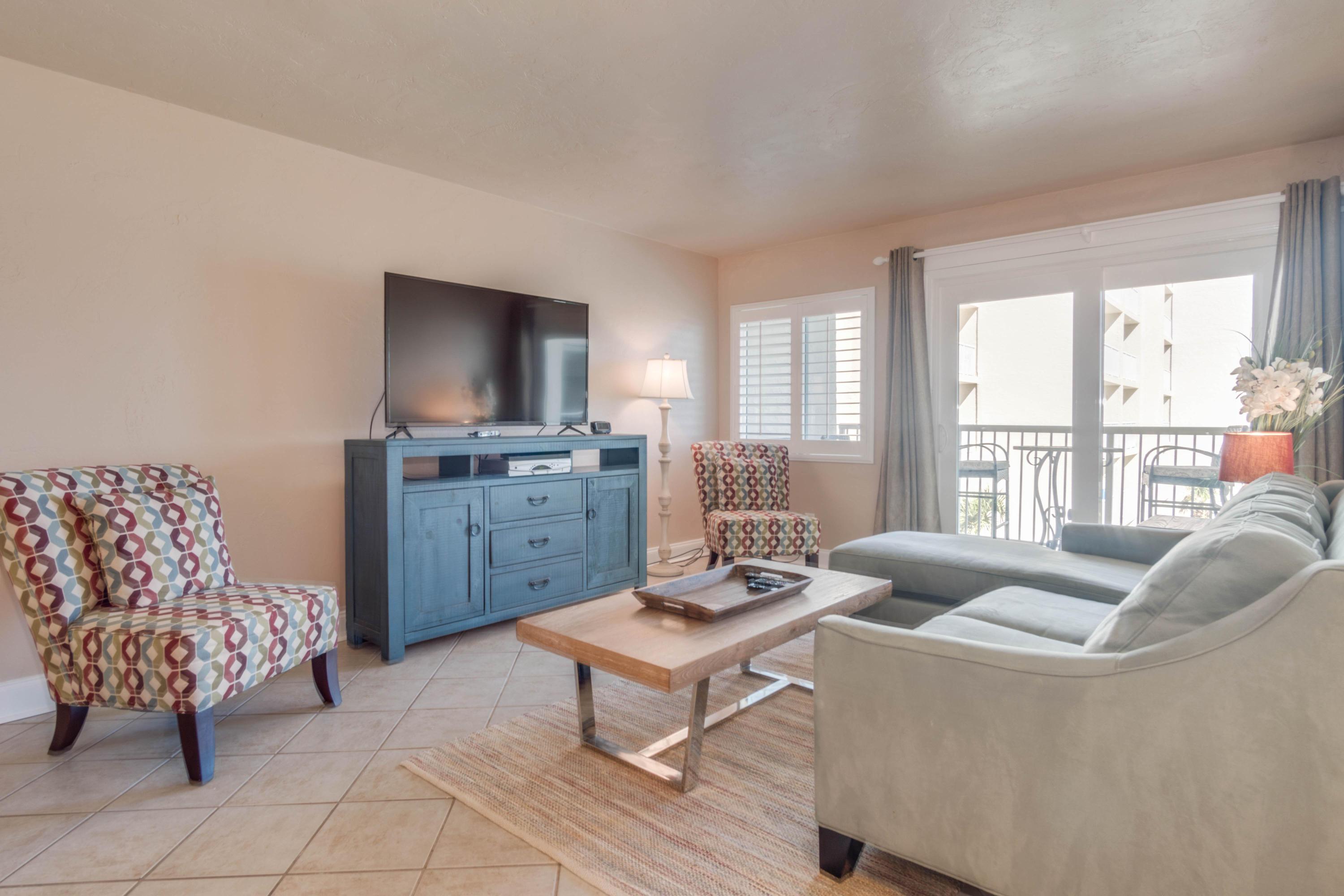 HOLIDAY SURF & RACQUET CLUB - Residential