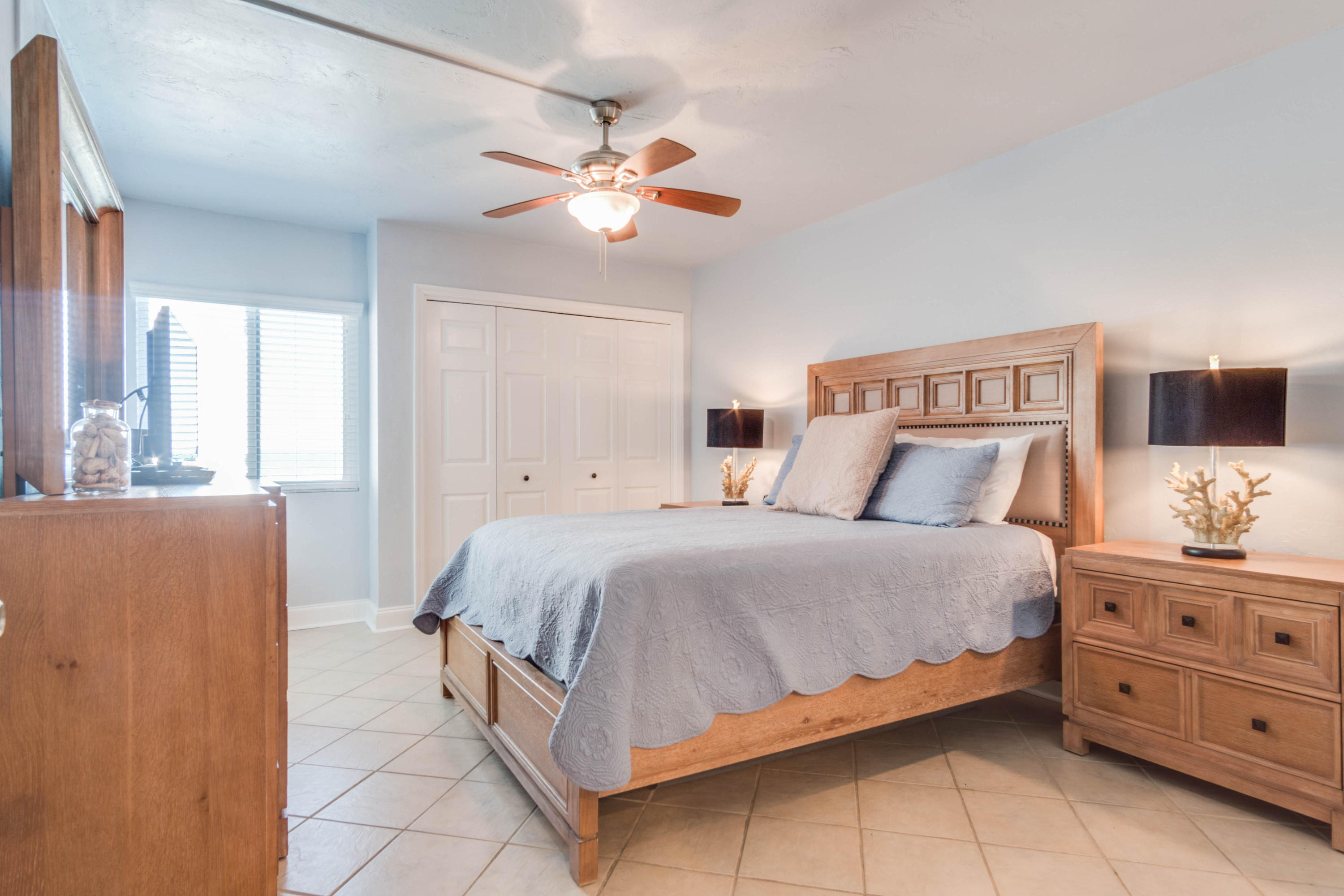 HOLIDAY SURF & RACQUET CLUB - Residential