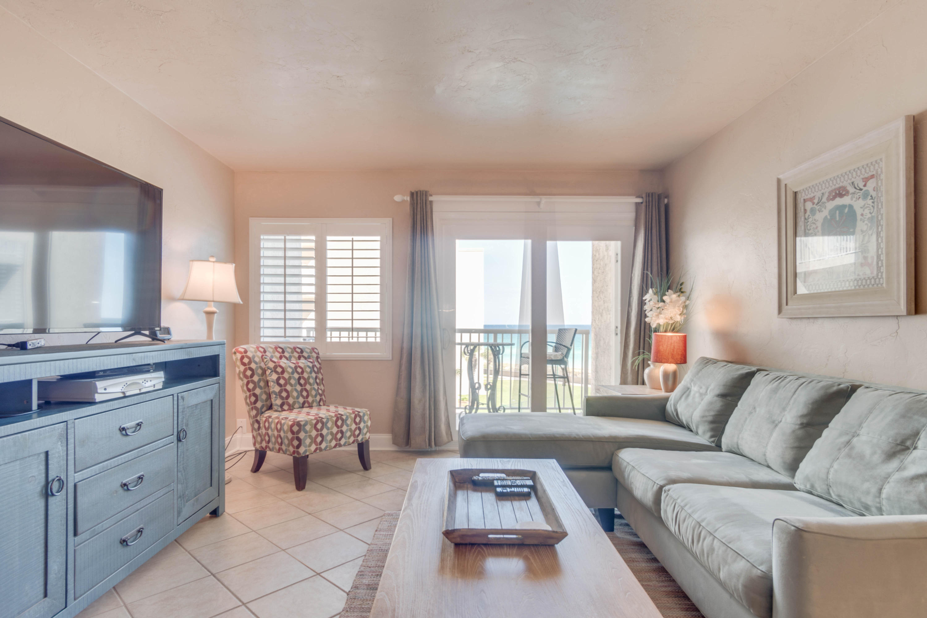 HOLIDAY SURF & RACQUET CLUB - Residential