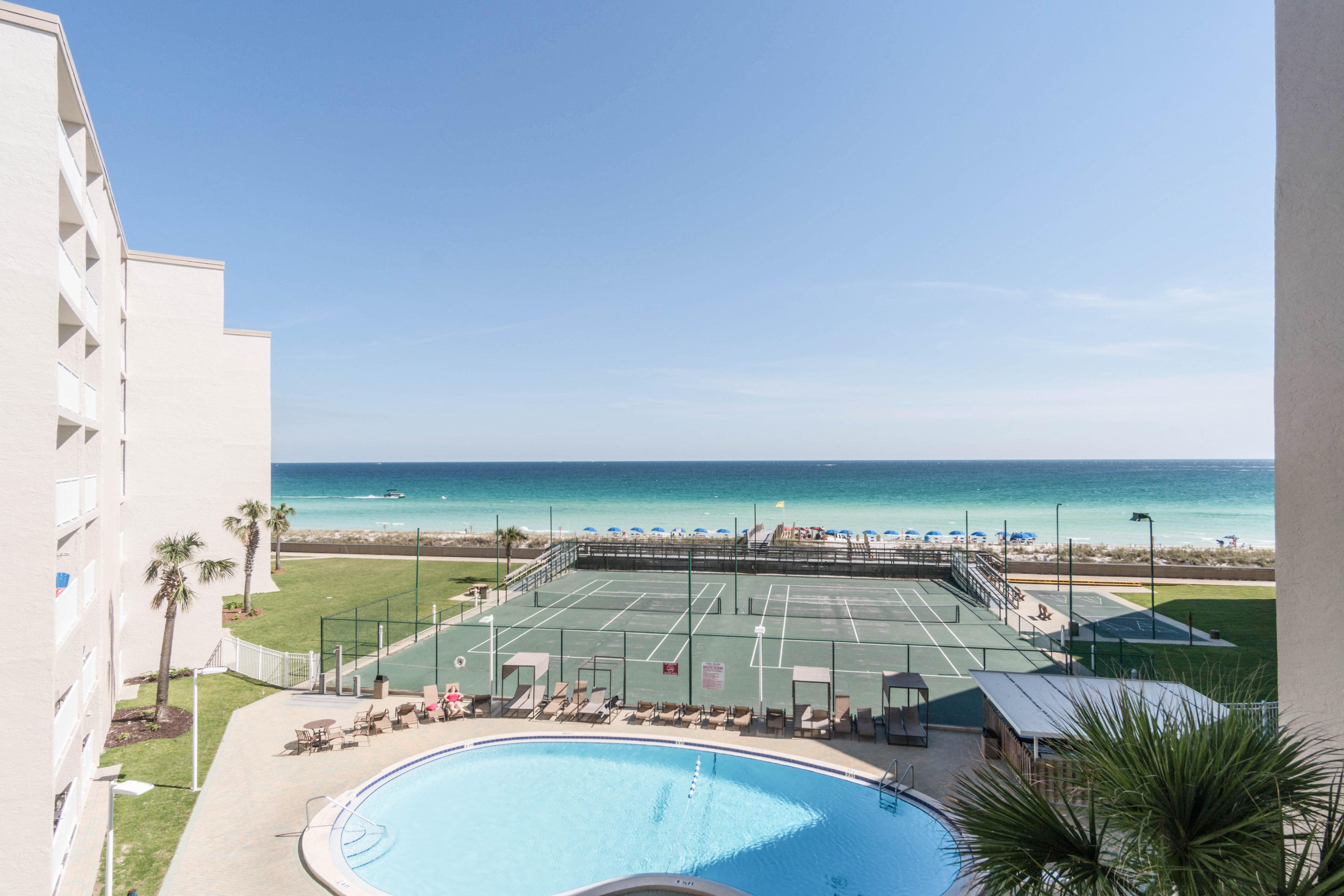 HOLIDAY SURF & RACQUET CLUB - Residential