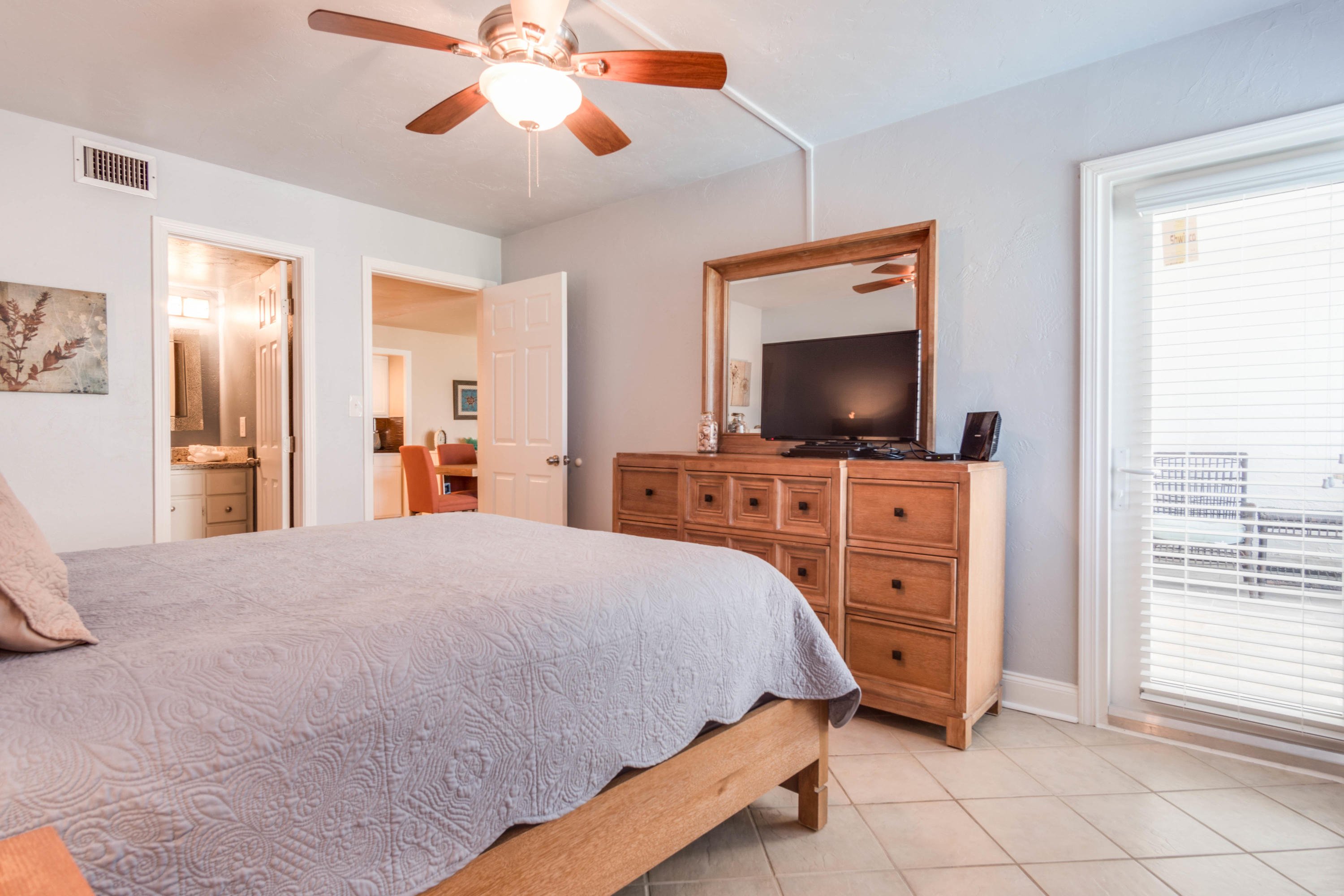 HOLIDAY SURF & RACQUET CLUB - Residential