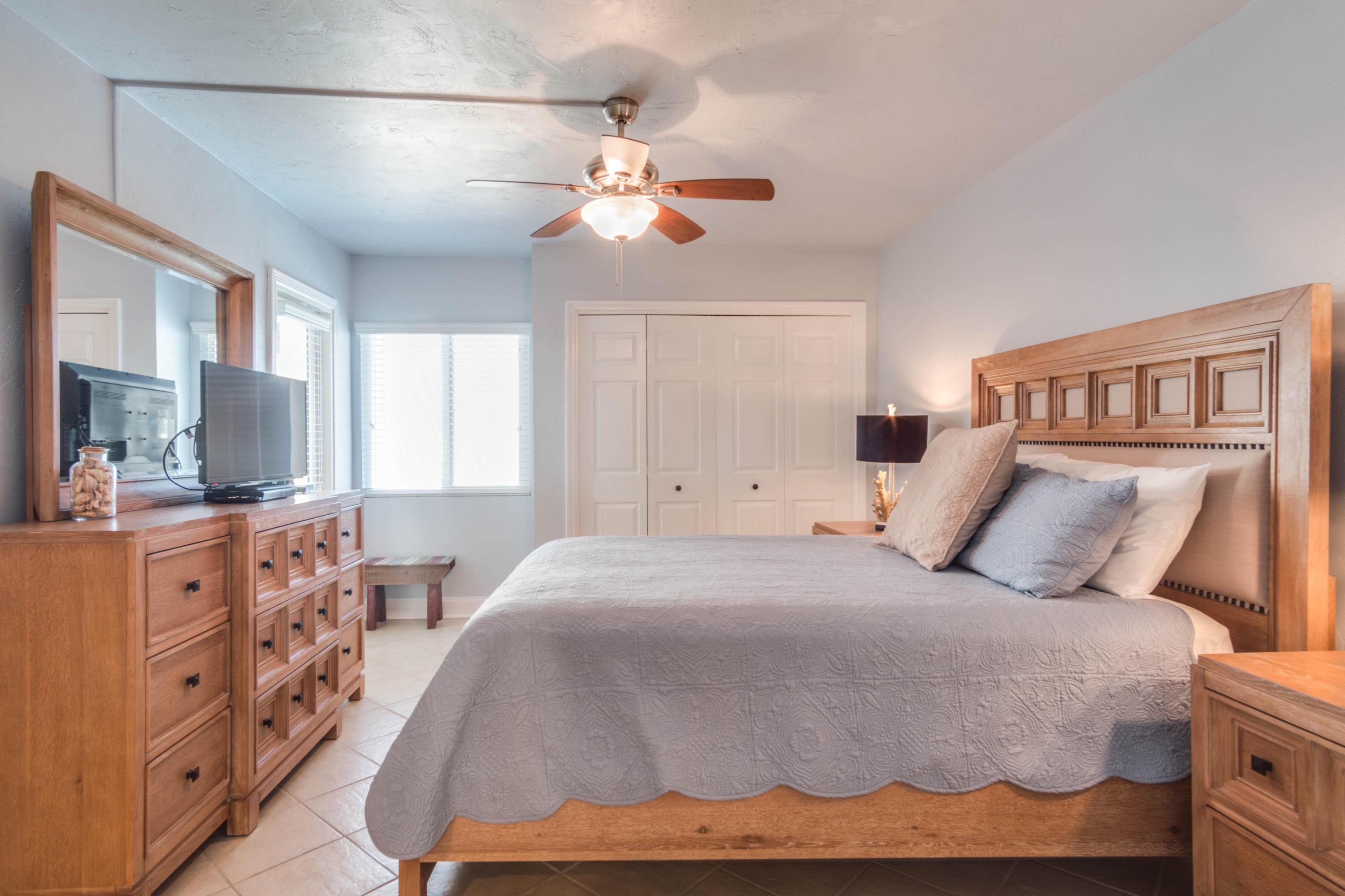 HOLIDAY SURF & RACQUET CLUB - Residential