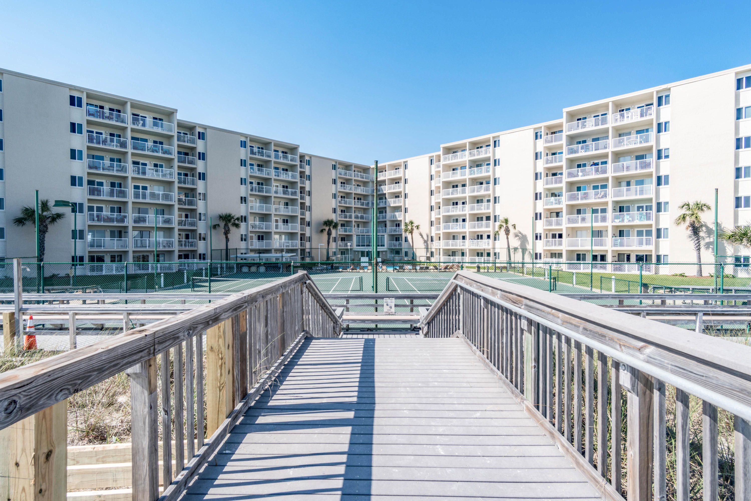 HOLIDAY SURF & RACQUET CLUB - Residential