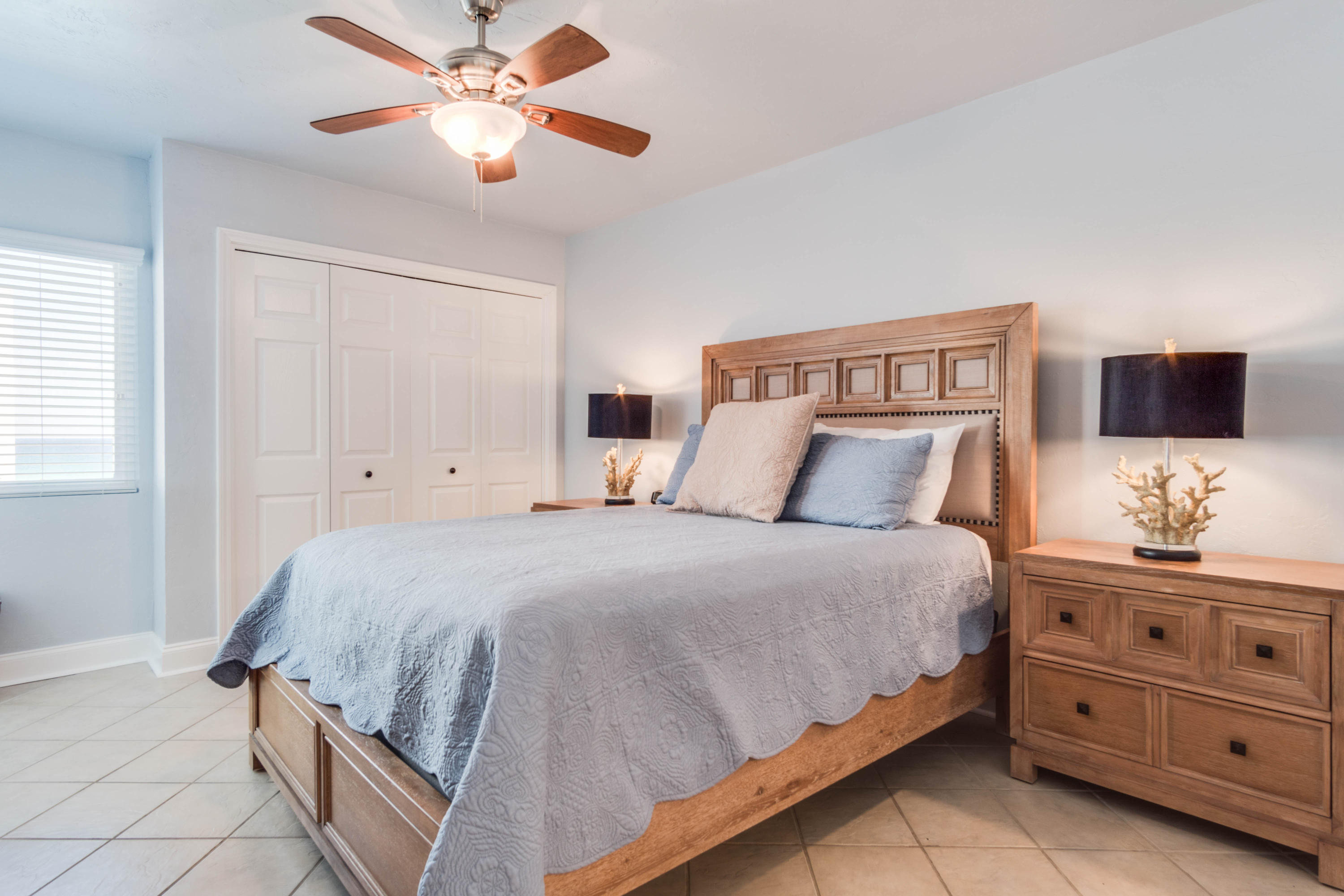 HOLIDAY SURF & RACQUET CLUB - Residential