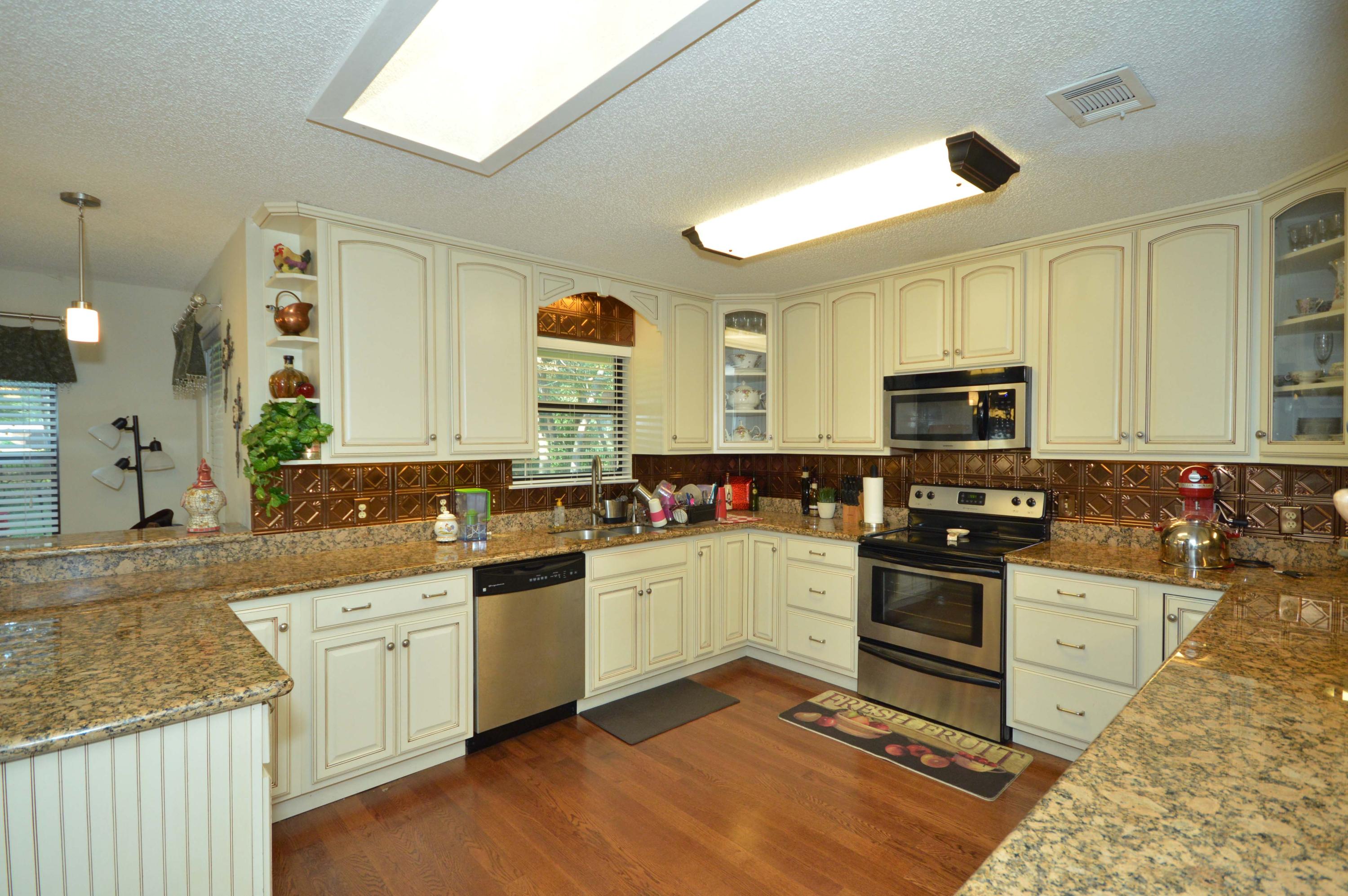 ROCKY BAYOU COUNTRY CLUB ESTATES 3 - Residential