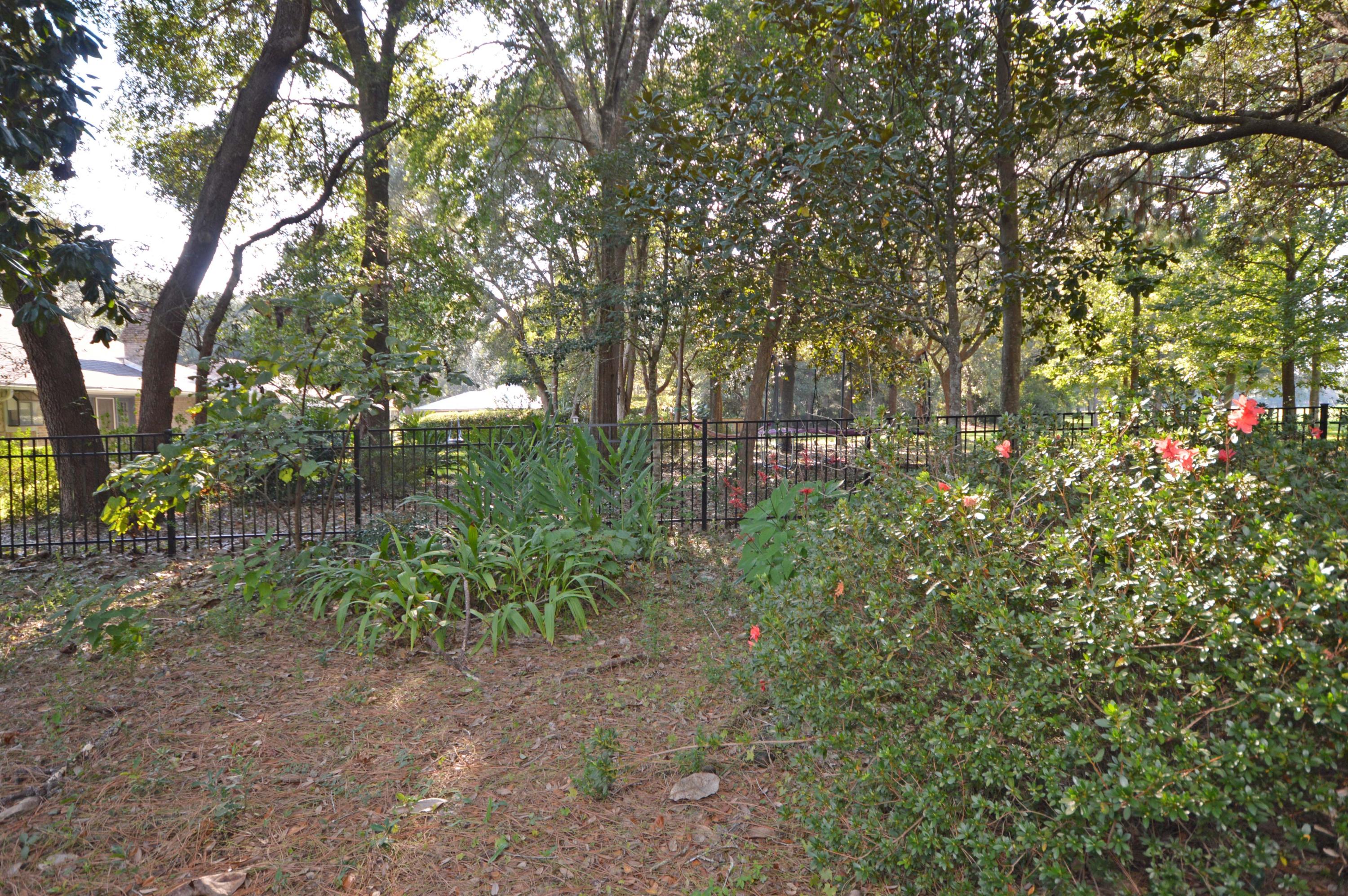 ROCKY BAYOU COUNTRY CLUB ESTATES 3 - Residential