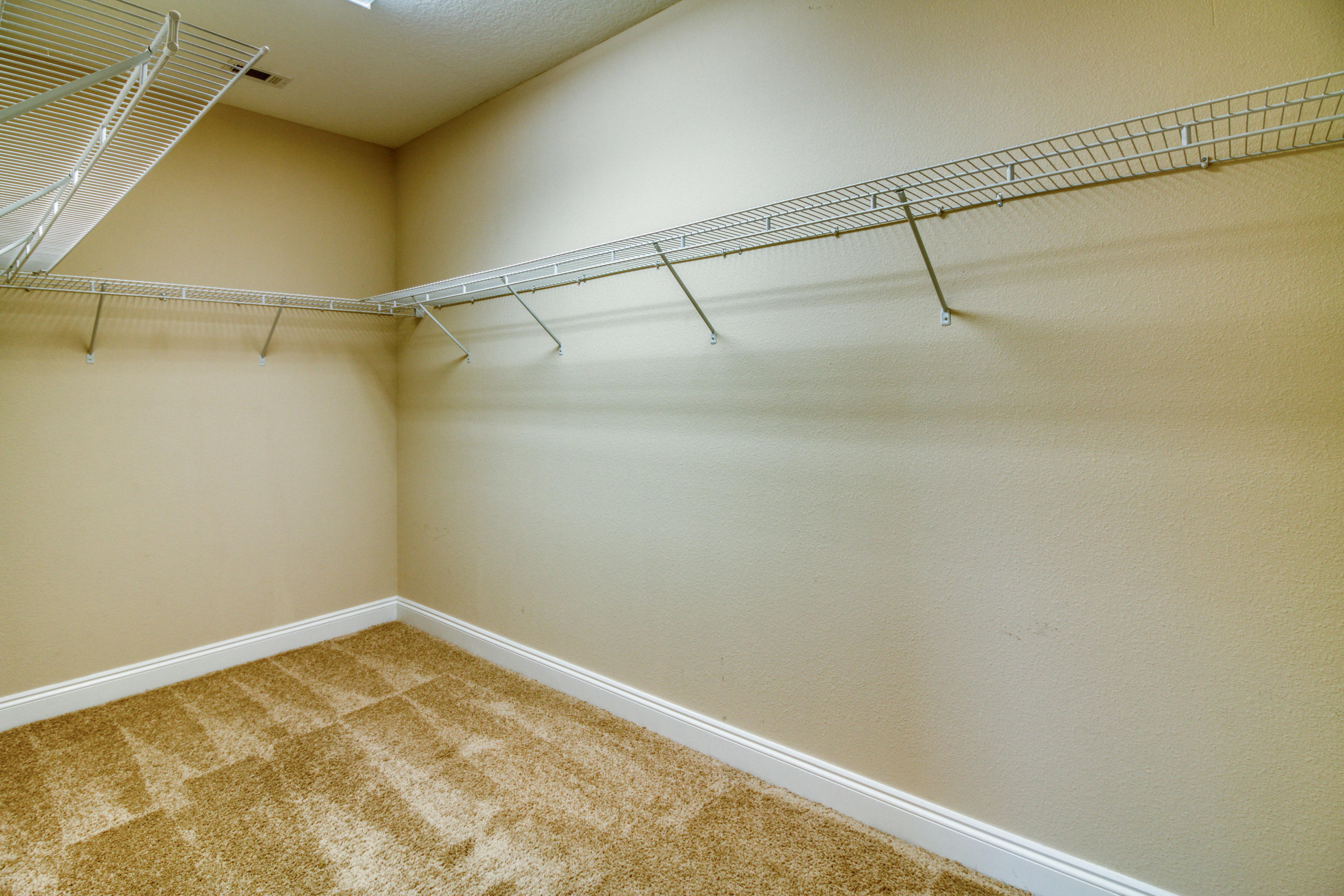 RIVERVIEW ESTATES - Residential Lease