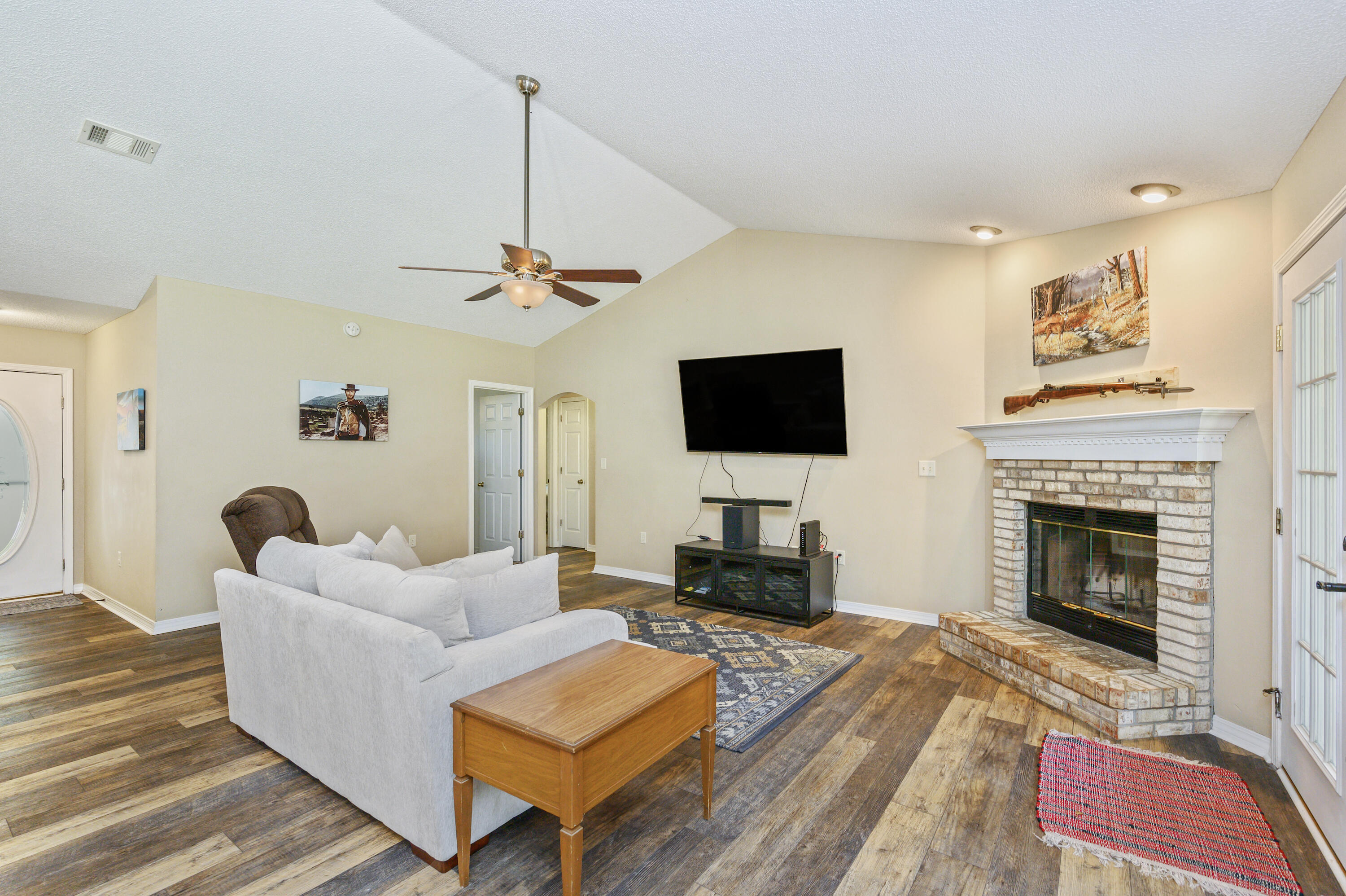 COUNTRY CLUB ESTATES - Residential