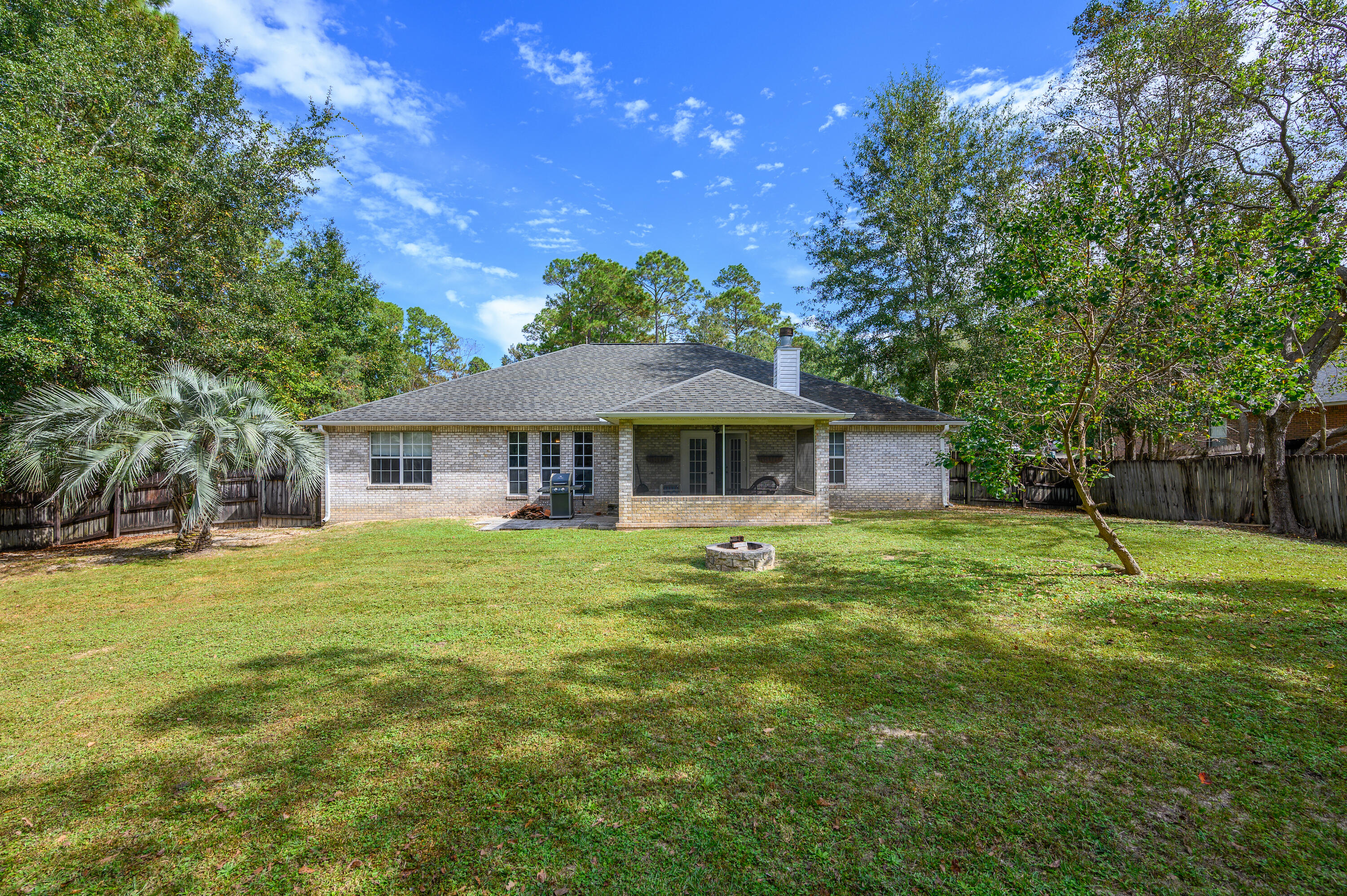 COUNTRY CLUB ESTATES - Residential