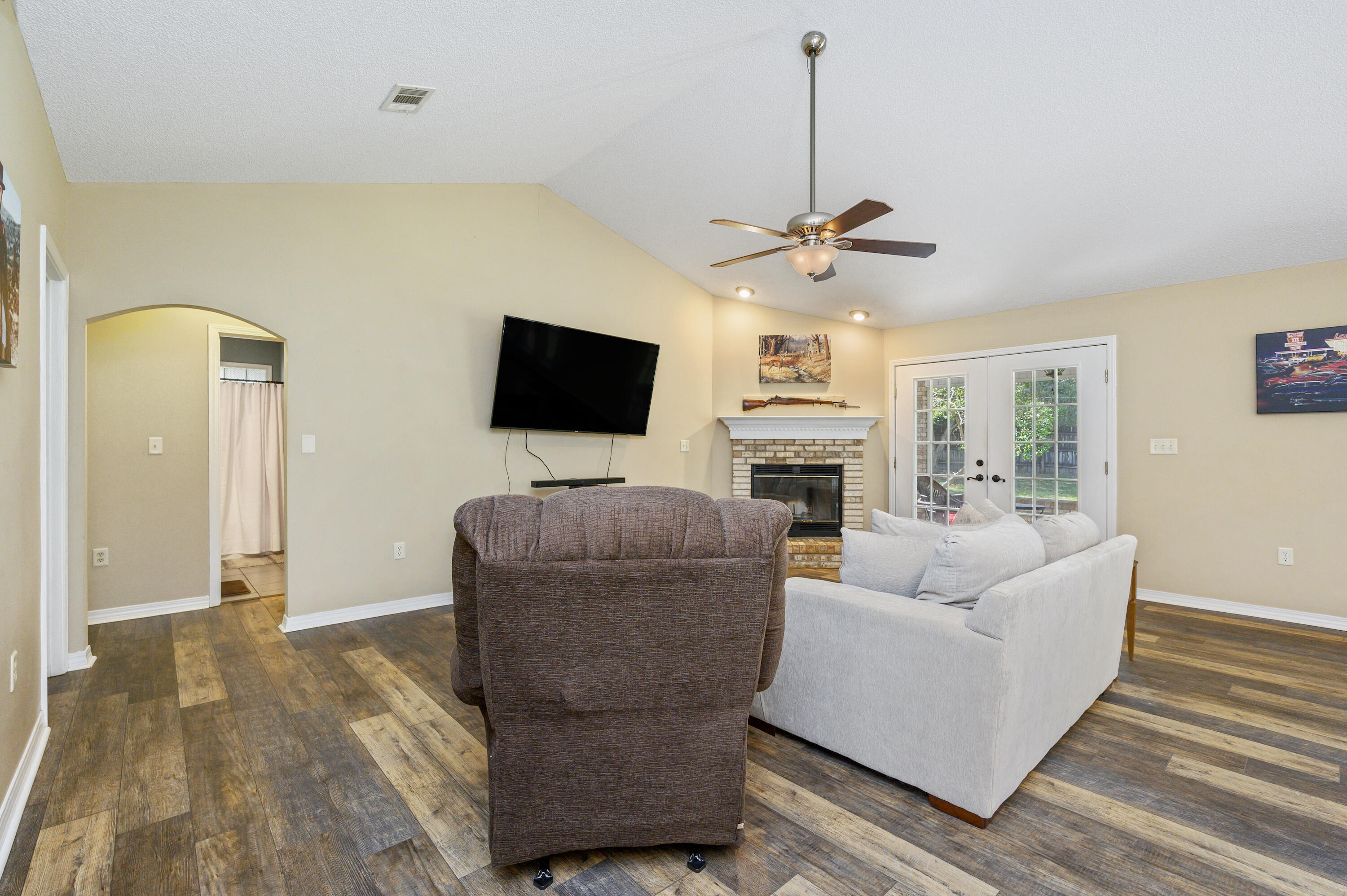 COUNTRY CLUB ESTATES - Residential