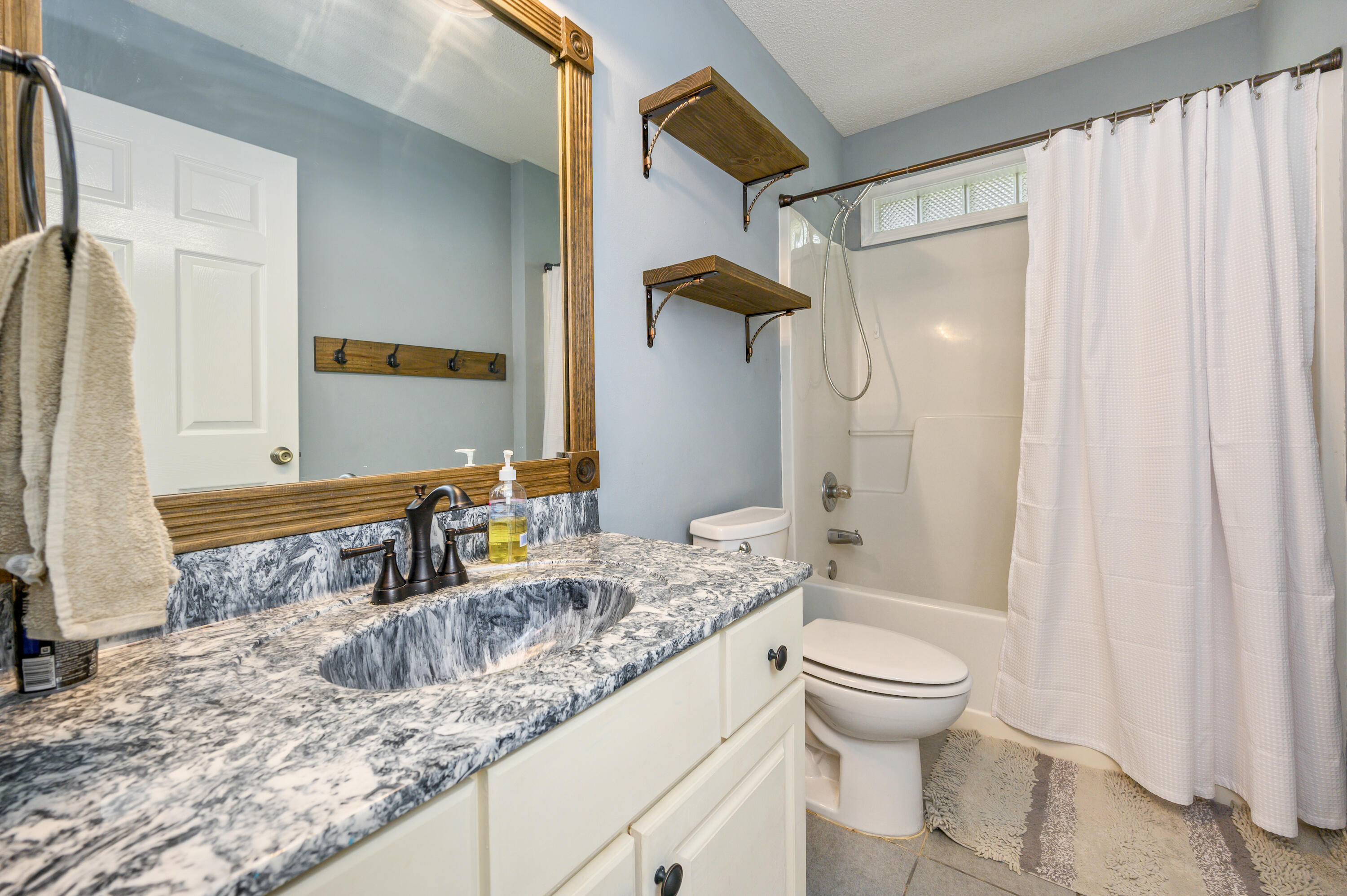 COUNTRY CLUB ESTATES - Residential