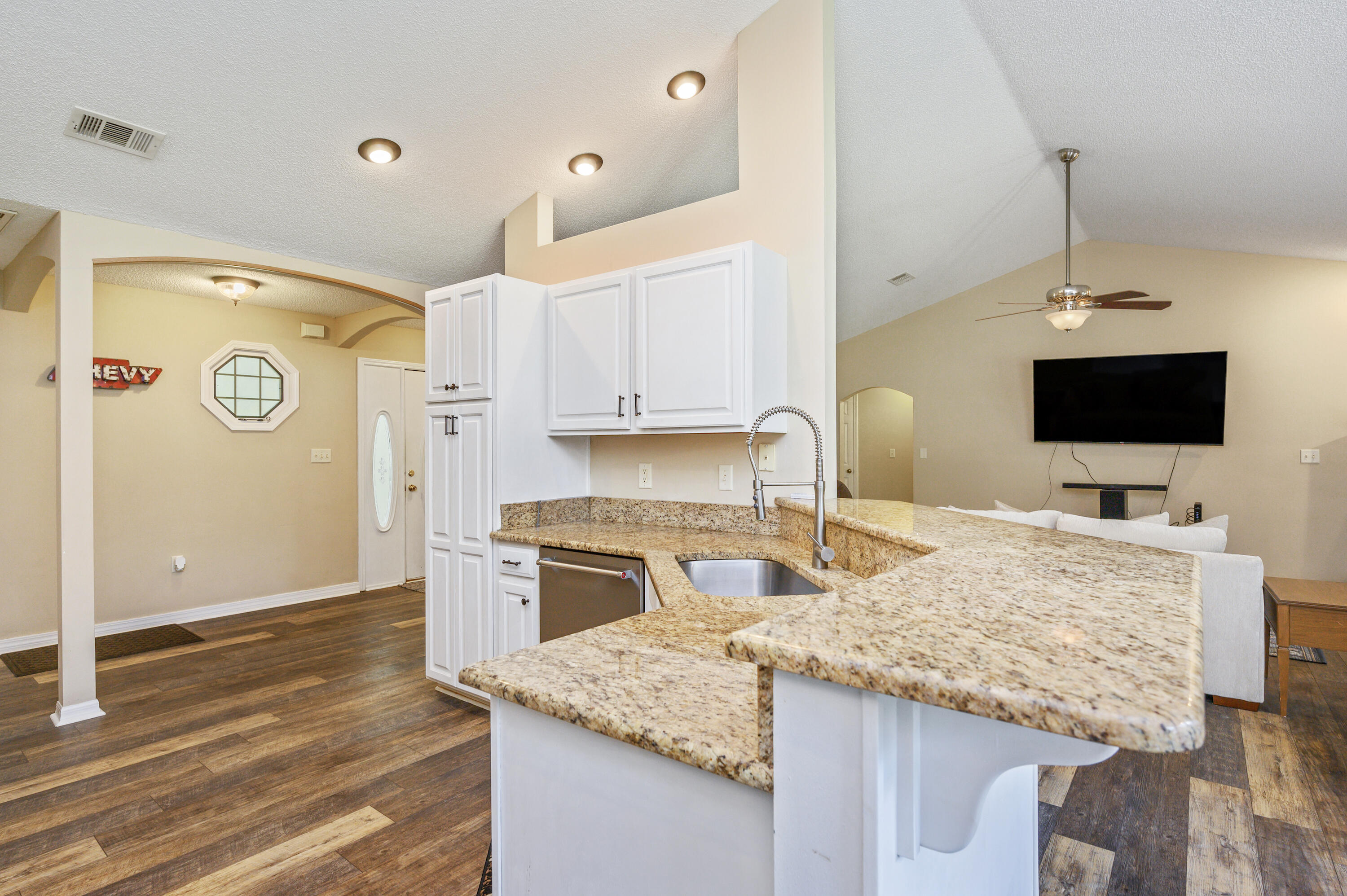 COUNTRY CLUB ESTATES - Residential