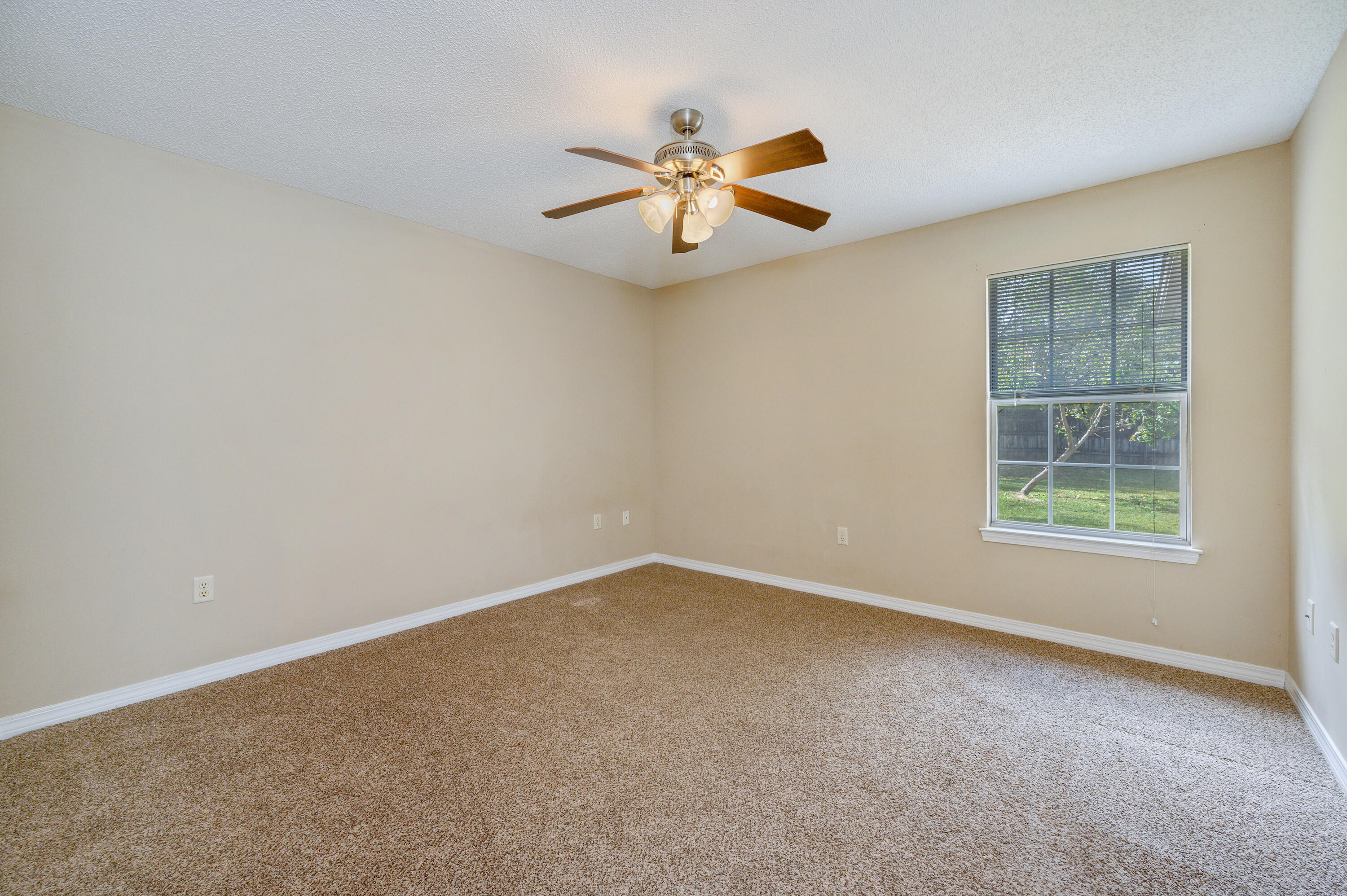 COUNTRY CLUB ESTATES - Residential