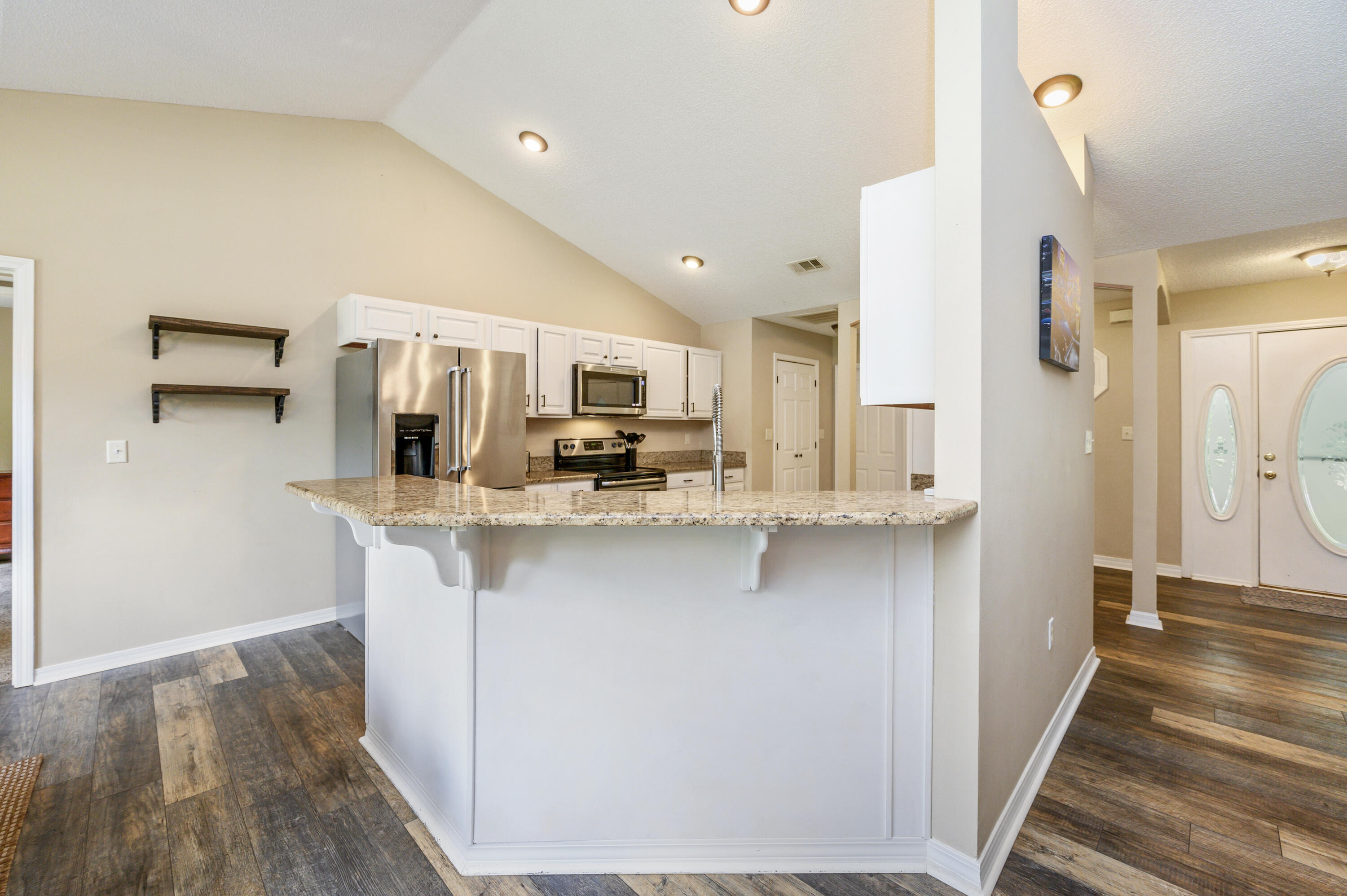 COUNTRY CLUB ESTATES - Residential