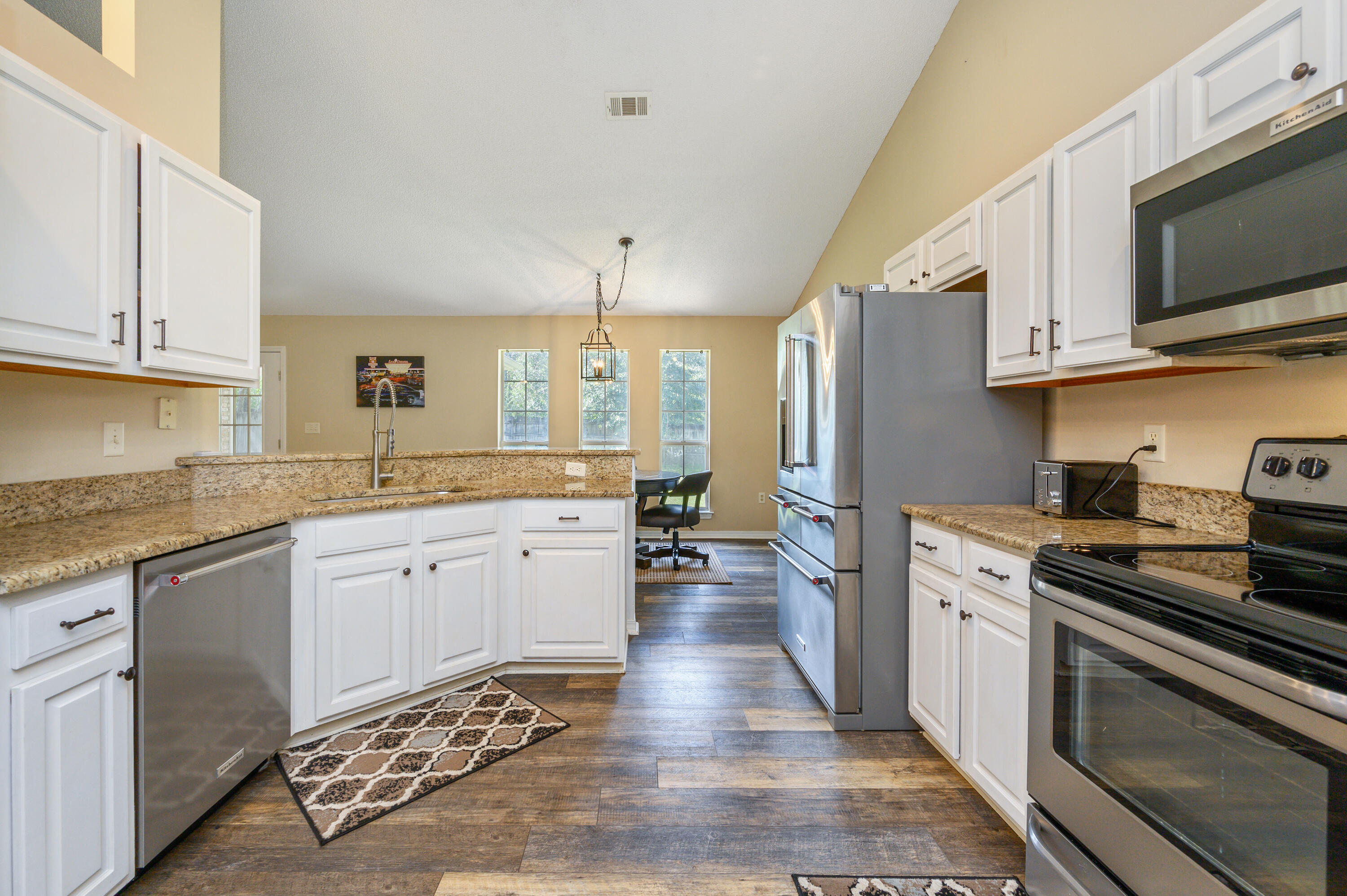 COUNTRY CLUB ESTATES - Residential