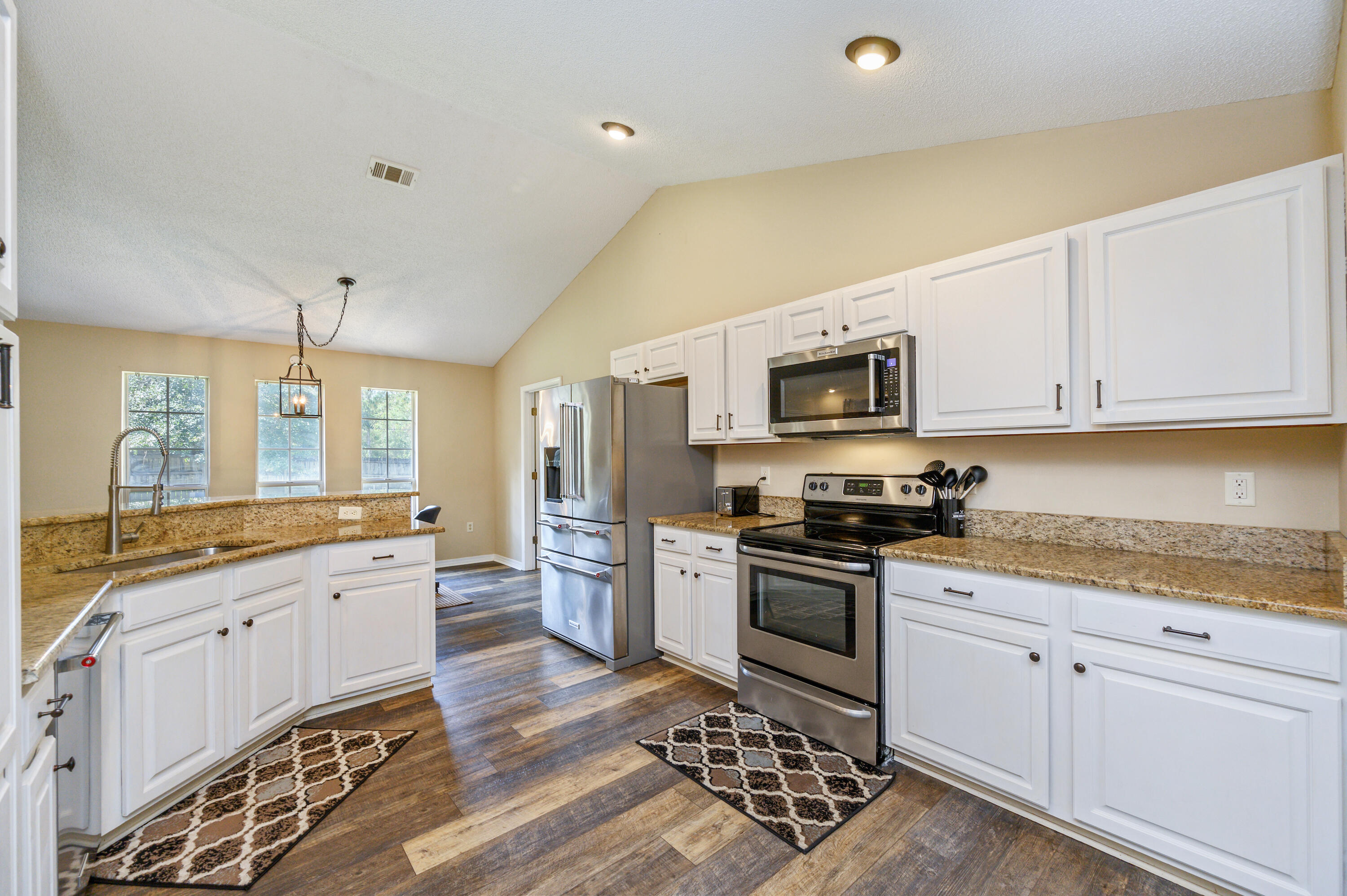 COUNTRY CLUB ESTATES - Residential