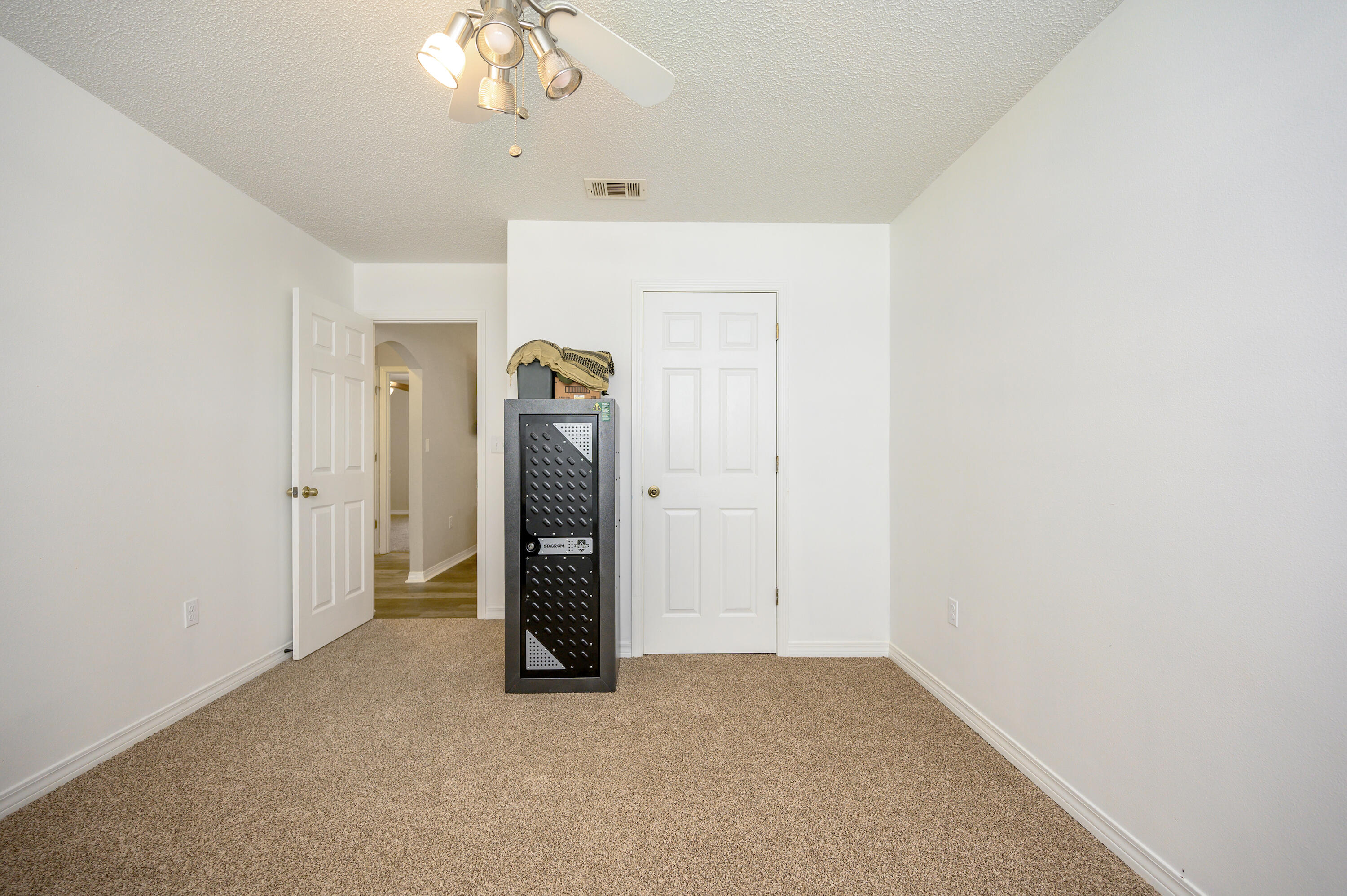 COUNTRY CLUB ESTATES - Residential