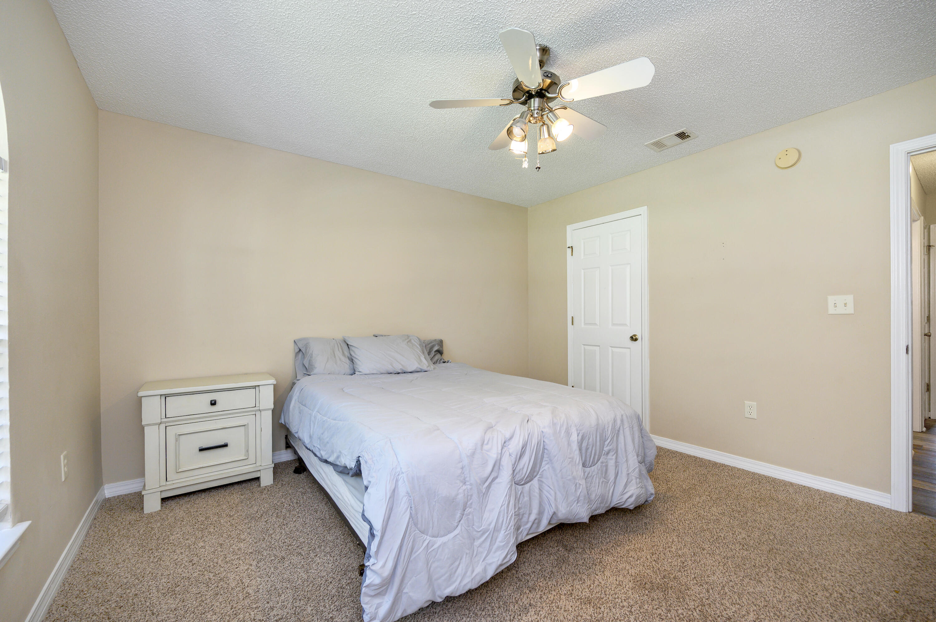 COUNTRY CLUB ESTATES - Residential