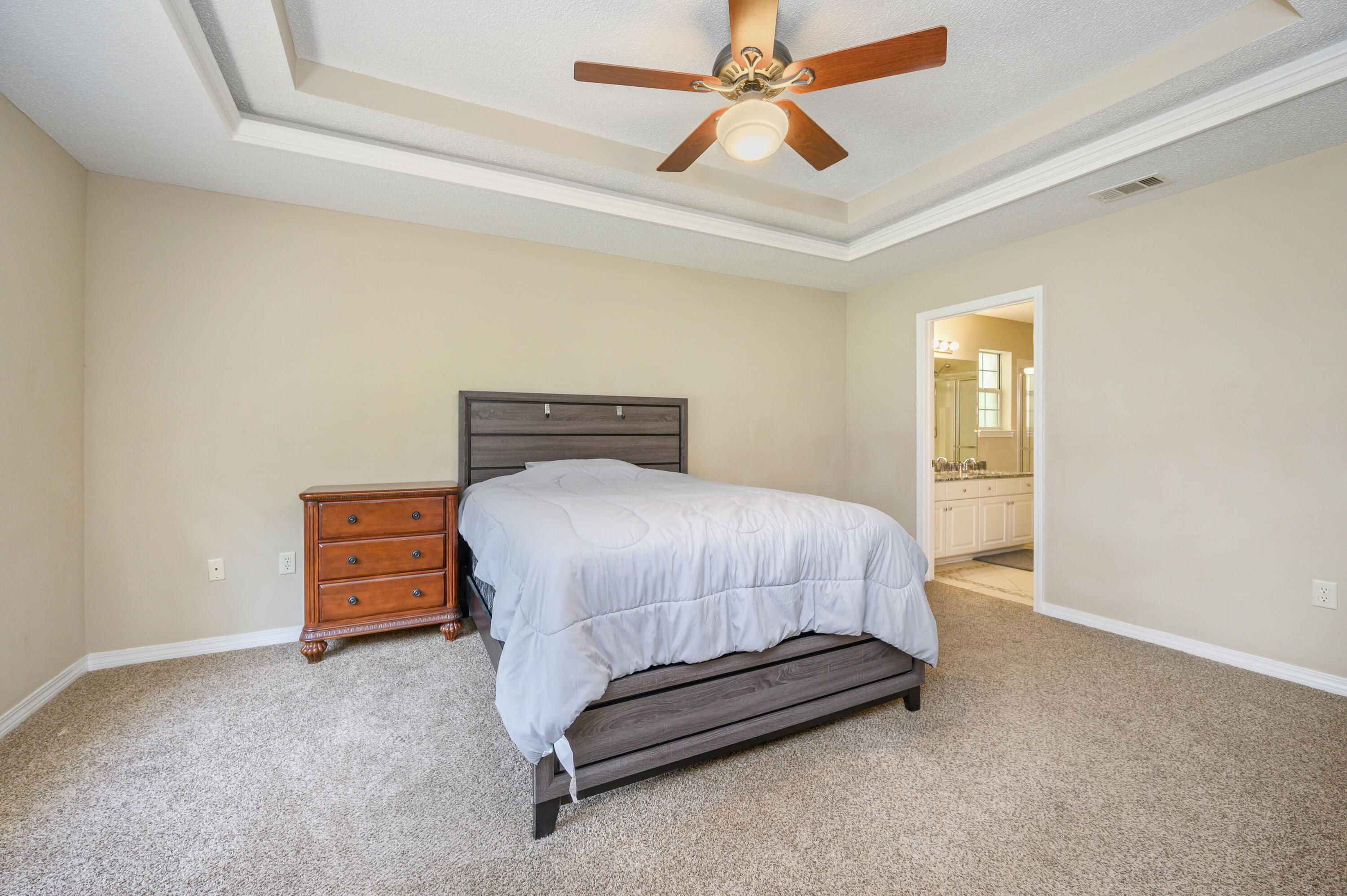 COUNTRY CLUB ESTATES - Residential