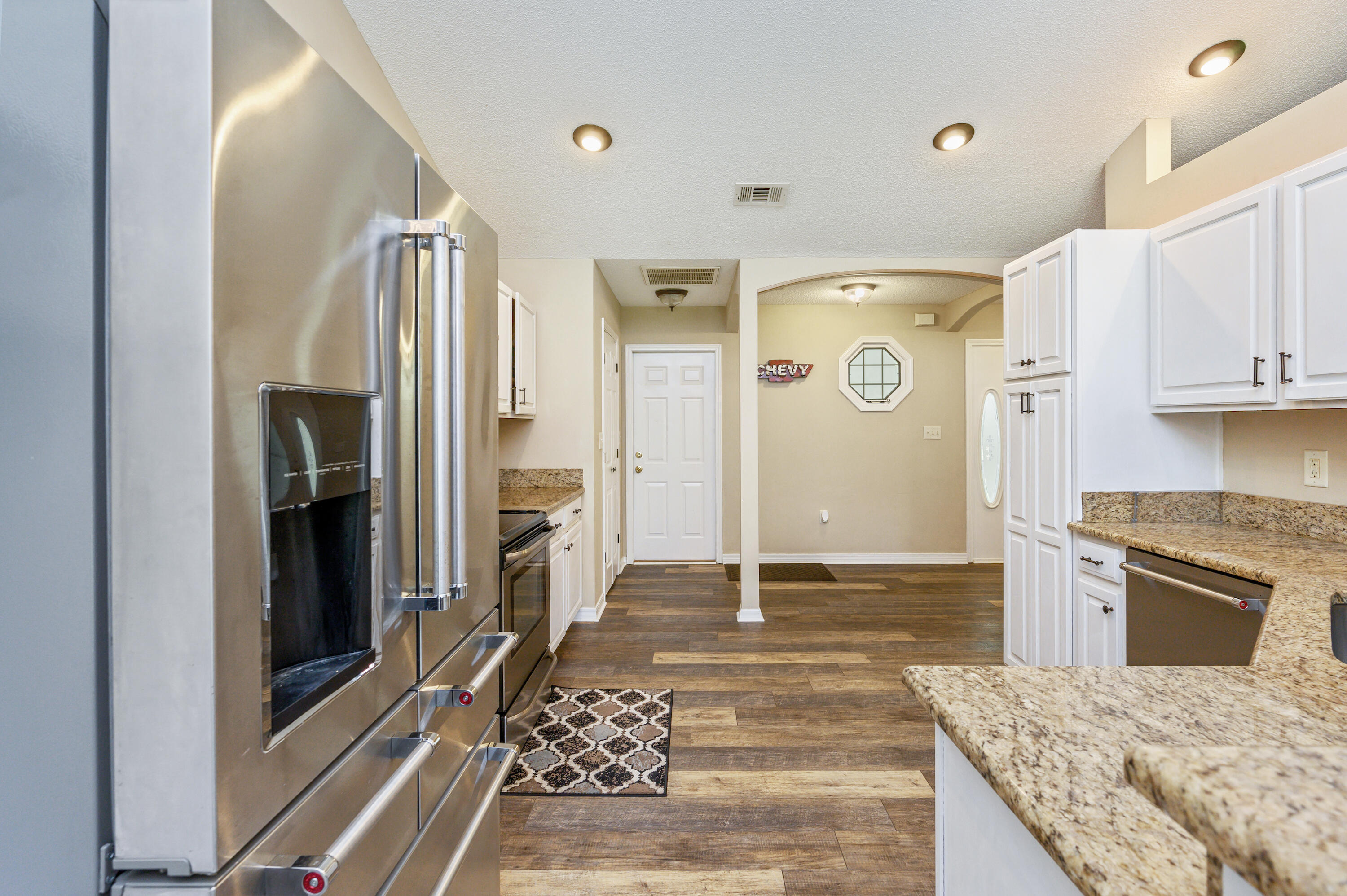 COUNTRY CLUB ESTATES - Residential