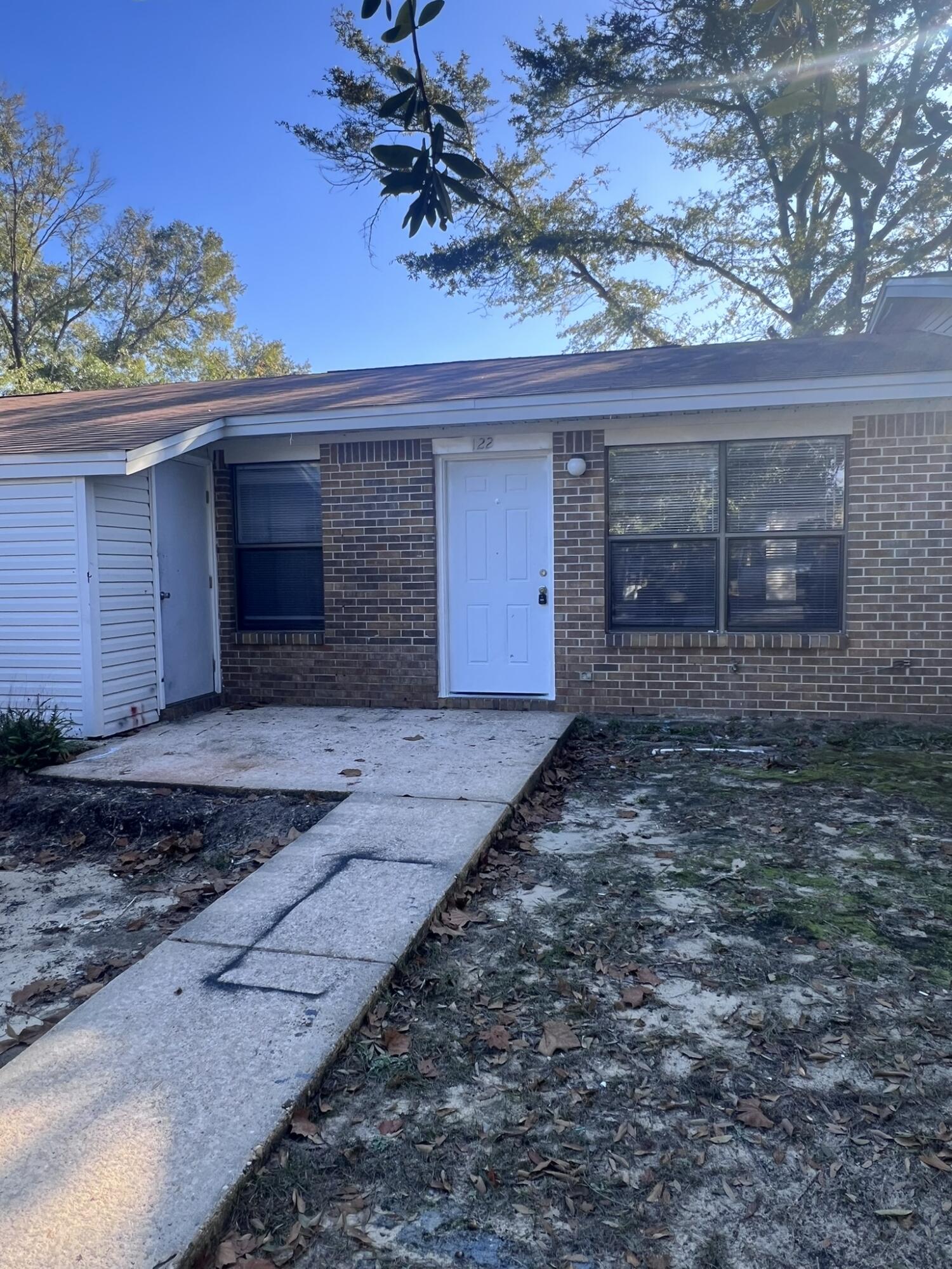 This is an middle unit with storage room in the front of the unit. The unit has fresh paint and tile flooring. No carpet. Washer and dryer hookup is in the kitchen area.The unit is available now. No pets