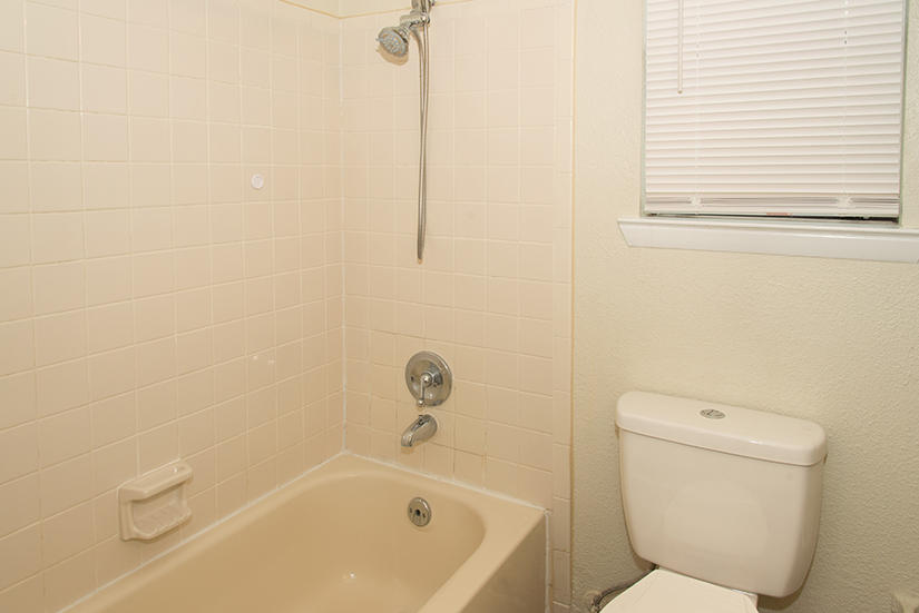 DENTON COURT - Residential Lease