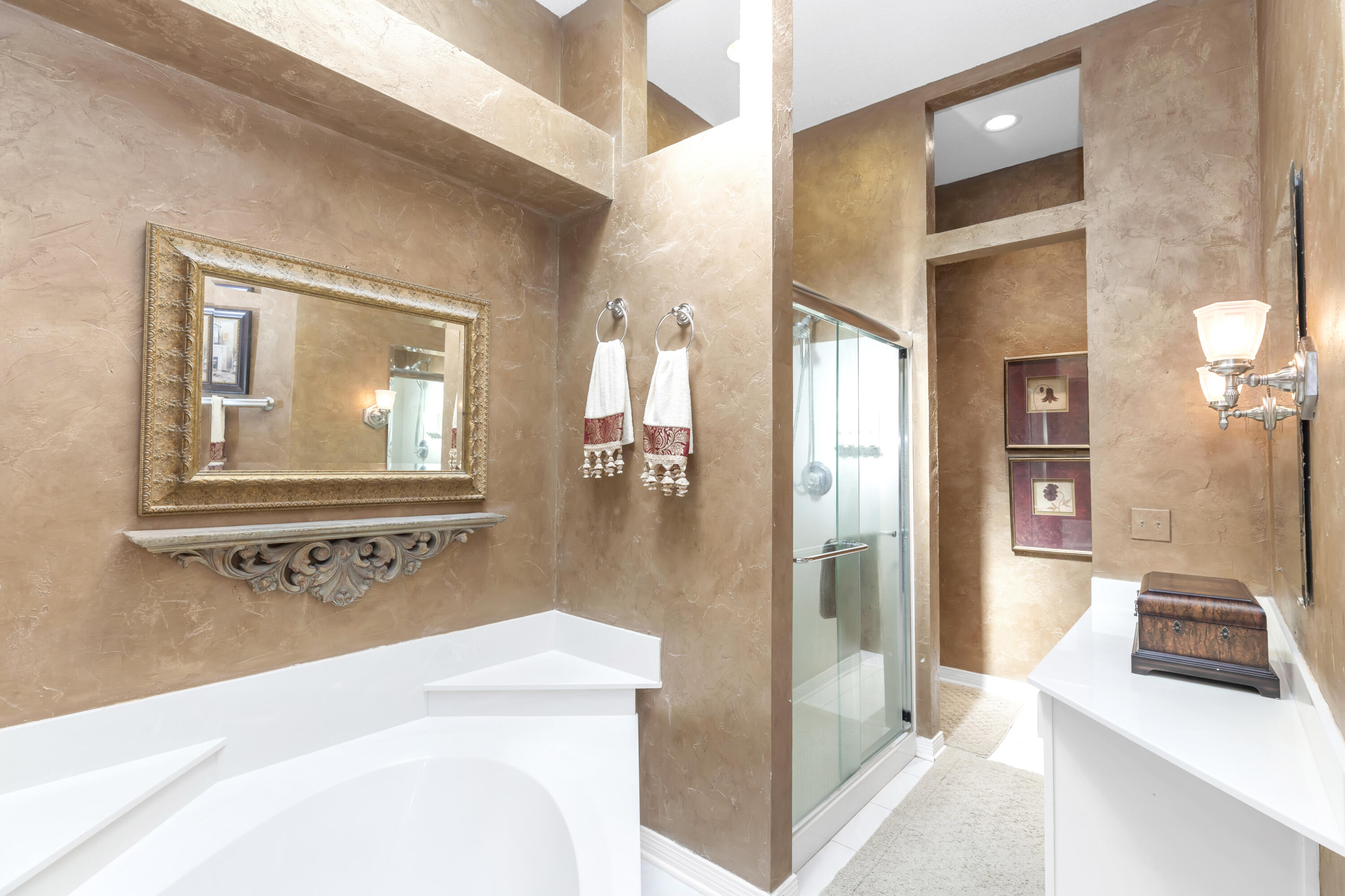 POMPHREY MANOR - Residential