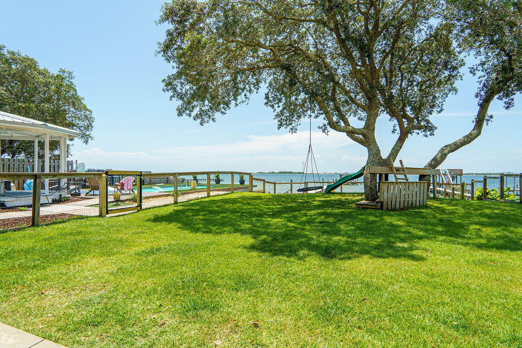 CRESCENT SHORES - Residential