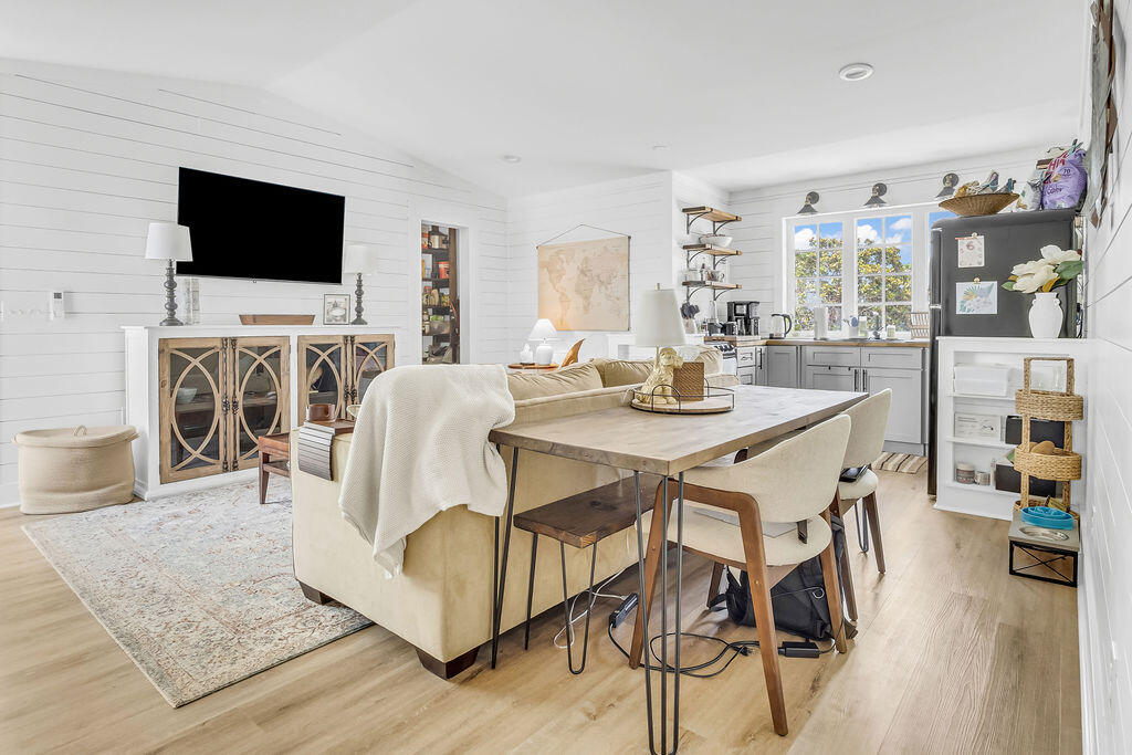CRESCENT SHORES - Residential