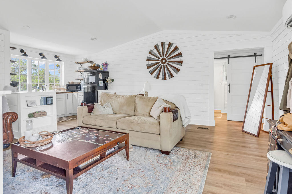CRESCENT SHORES - Residential