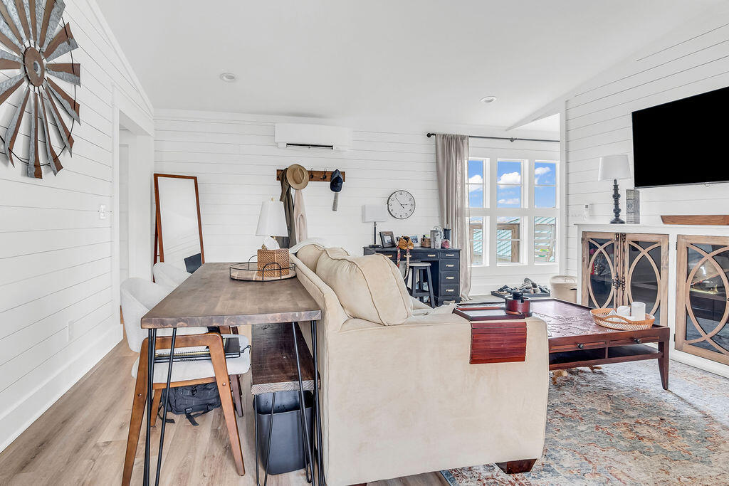CRESCENT SHORES - Residential