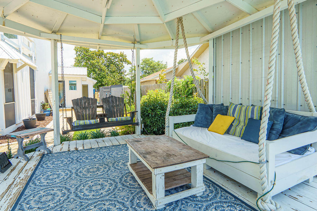 CRESCENT SHORES - Residential