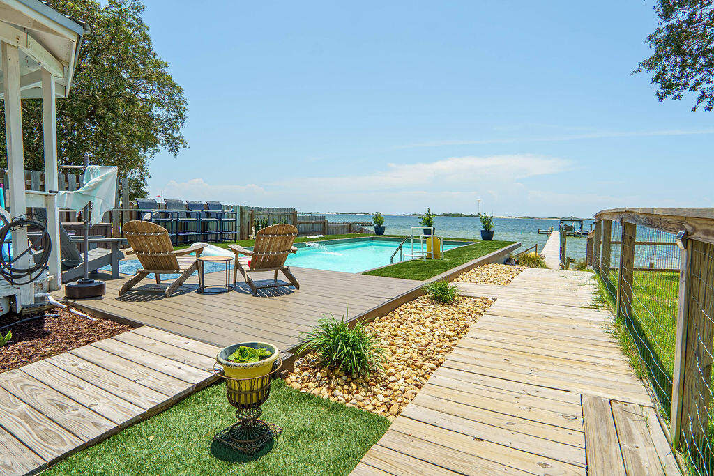 CRESCENT SHORES - Residential