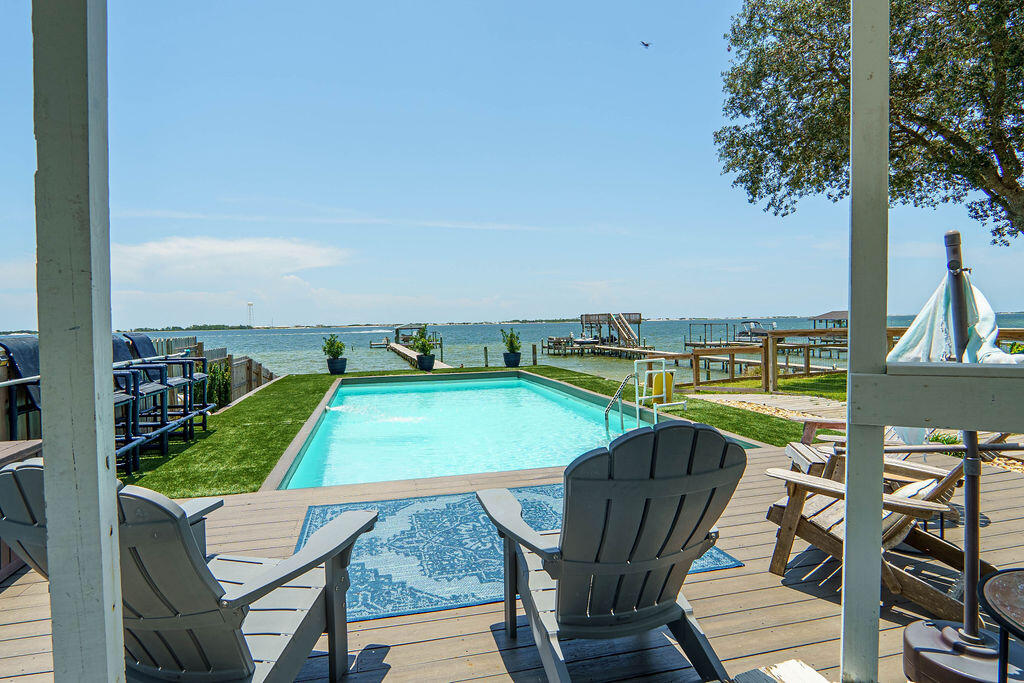 CRESCENT SHORES - Residential