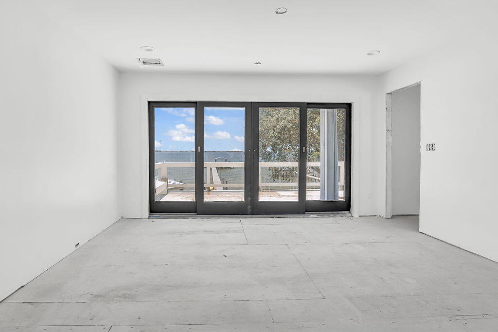 CRESCENT SHORES - Residential