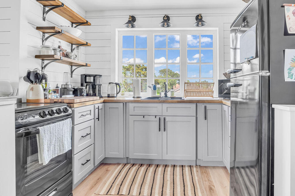 CRESCENT SHORES - Residential