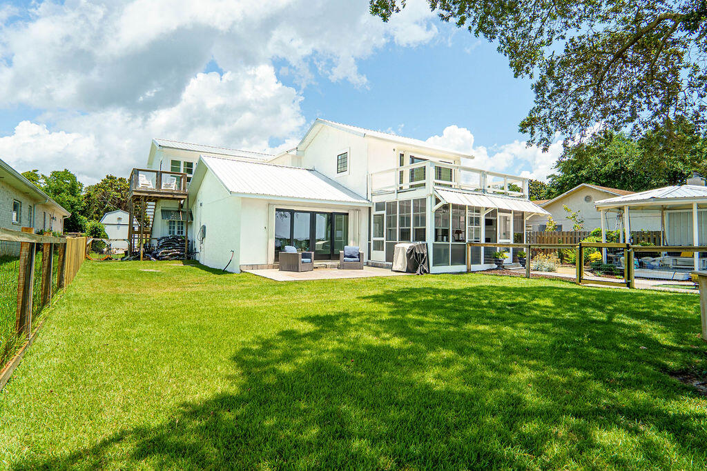 CRESCENT SHORES - Residential