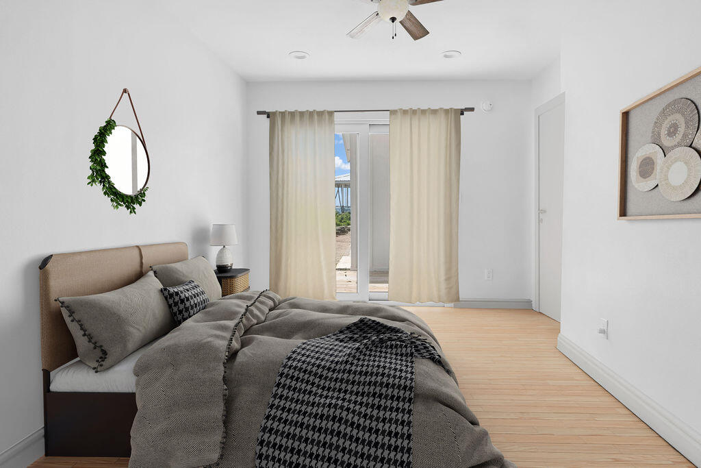 CRESCENT SHORES - Residential