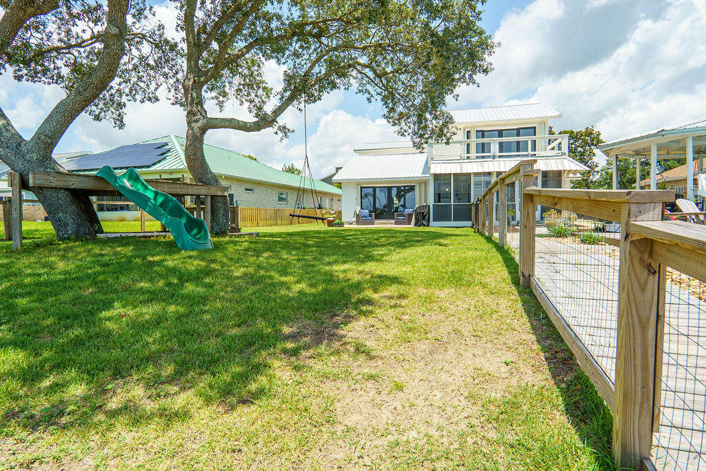CRESCENT SHORES - Residential