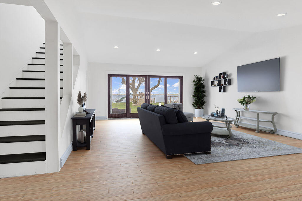 CRESCENT SHORES - Residential