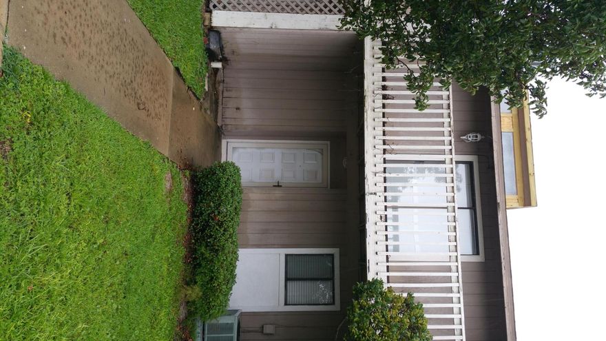 2 bedroom unit in Destin Racquet Club, needs some work and updating.