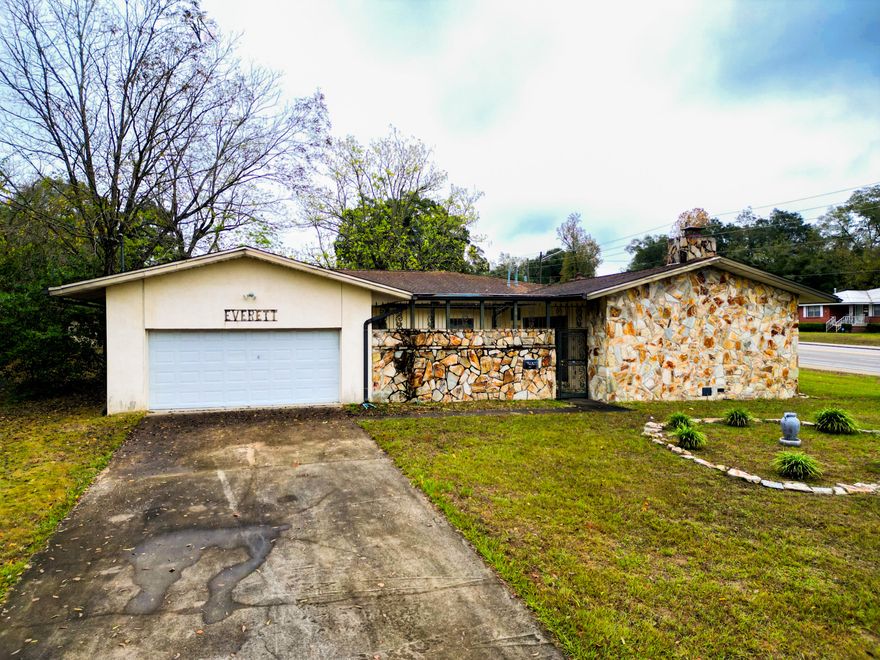 CALLING ALL INVESTORS, Downtown Defuniak Opportunity. This charming 3 bedroom, 2 bathroom home is brimming with potential, awaiting your personal touch to transform it into a true gem.Don't miss this exceptional opportunity, the property is zoned Commercial, so it has a plethora of potential. Conveniently located in Defuniak Springs, this home offers easy access too many amenities, including nearby shops, restaurants, and parks, within .03 of a mile.CASH ONLY. No FHA, VA, CONVENTIONAL or USDA.