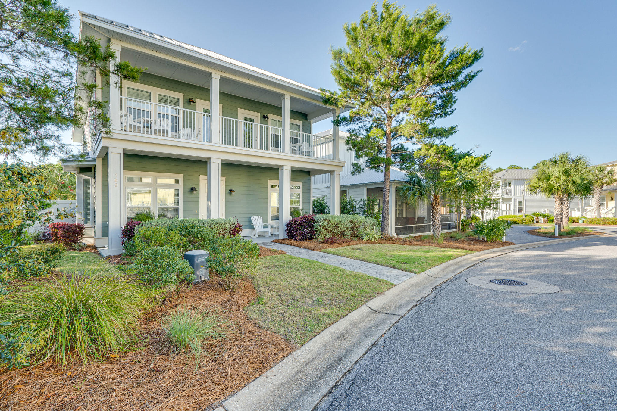 EMERALD WATERS VILLAGE - Residential