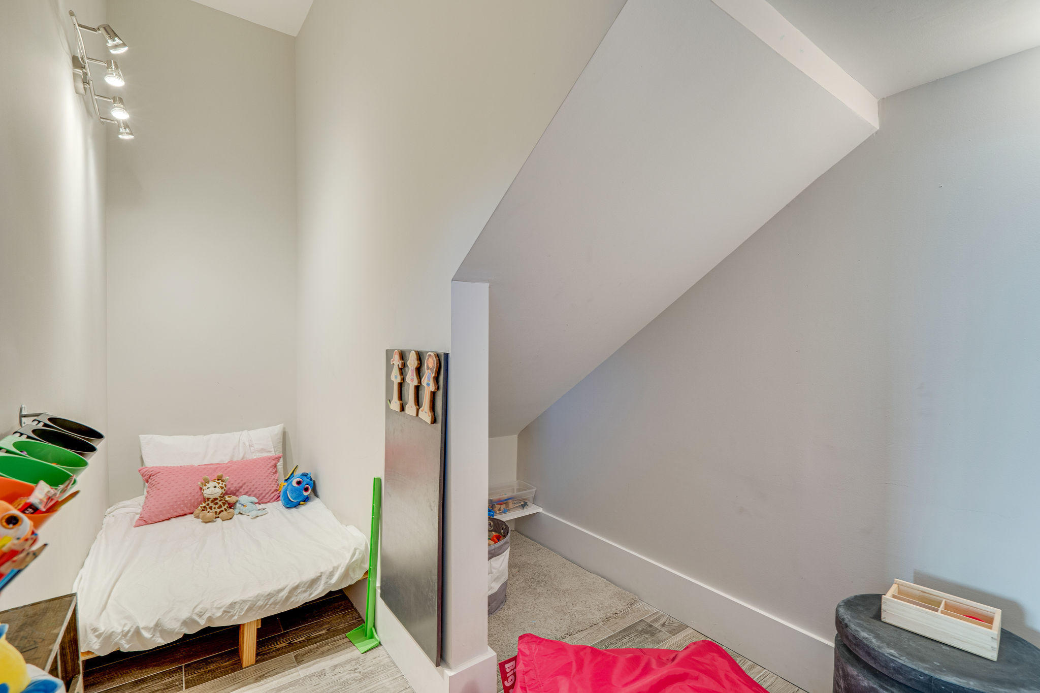 EMERALD WATERS VILLAGE - Residential