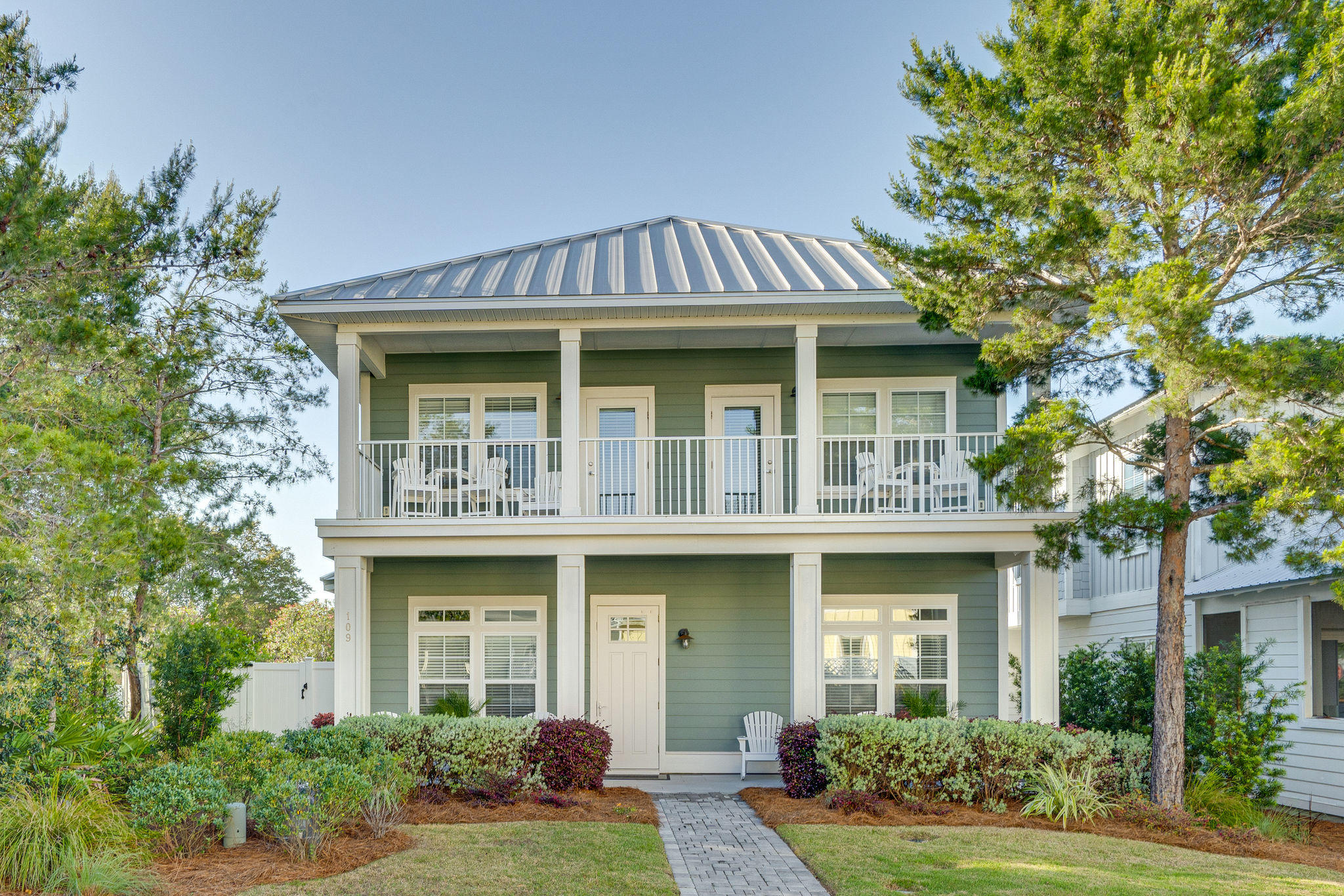 EMERALD WATERS VILLAGE - Residential