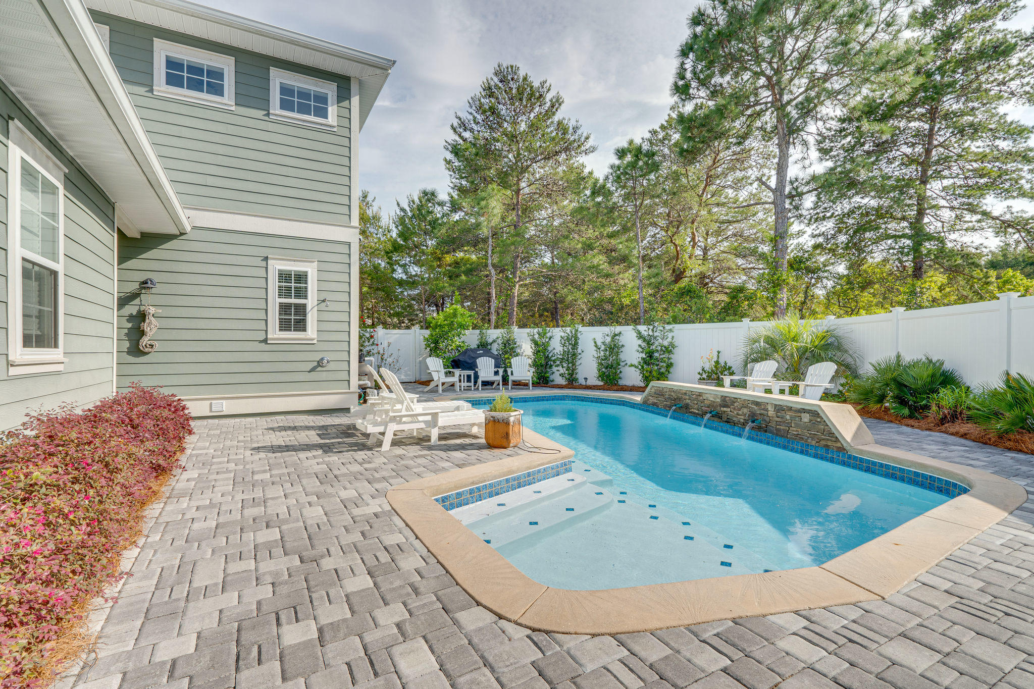 EMERALD WATERS VILLAGE - Residential